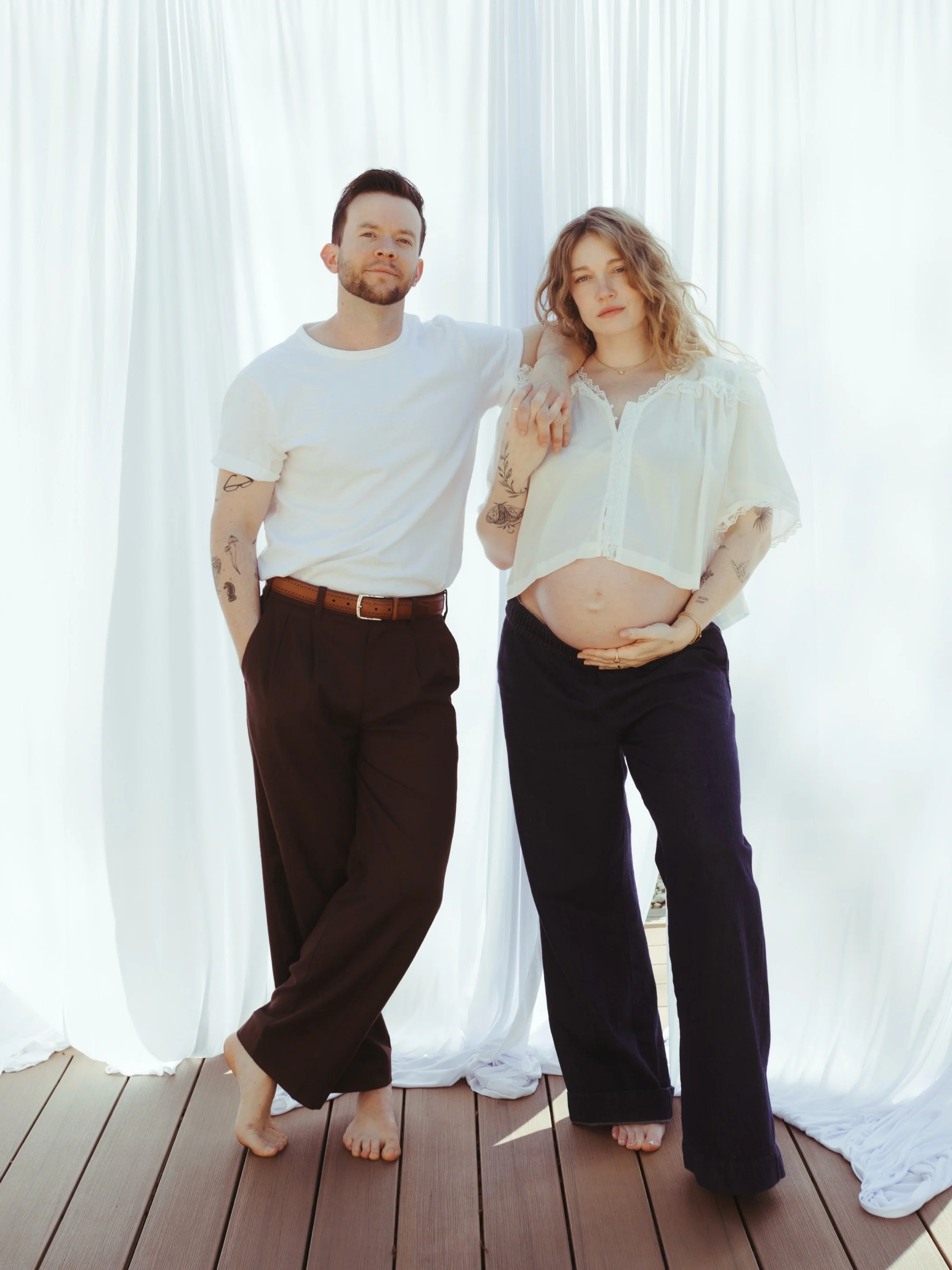 Throwback to when two of my favorite photographers in the biz got pregnant and asked me to shoot their in-home session 🥰💁&zwj;♀️ @youngplantweddings 

#editorialmaternity
#lifestylematernity
#njmomsguide 
#newjerseymaternityphotographer

New Jersey