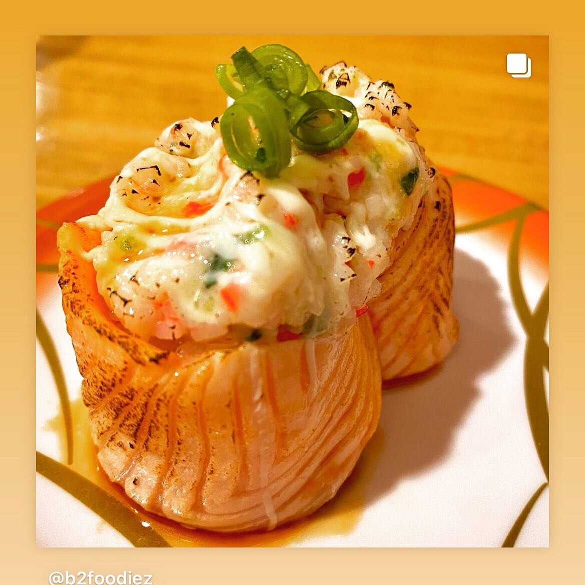 Salmon 🍣 with crab 🦀 salad and aburi seared 🔥🔥🤤 @onaroll_sushi 

Photo via @b2foodiez 

#salmon #crabsalad #aburi #sushi #sushibrisbane #japanesefood #sushirestaurant #onarollsushi #onarollsushibirtinya #onarollsushimorayfield #onarollsushicanno