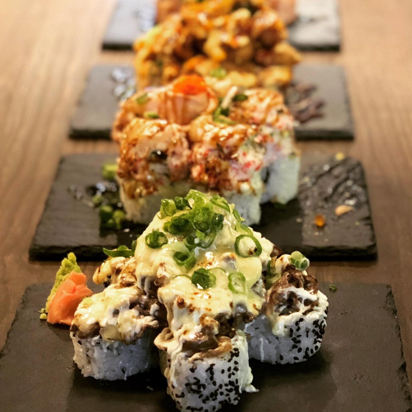 Try our volcano rolls 🌋🔥 🤤@onaroll_sushi 

#volcanoroll #sushi #japanesefood #japanese #sushiroll #specialroll #onarollsushi #morayfield #cannonhill #birtinya #forestlake #yummy