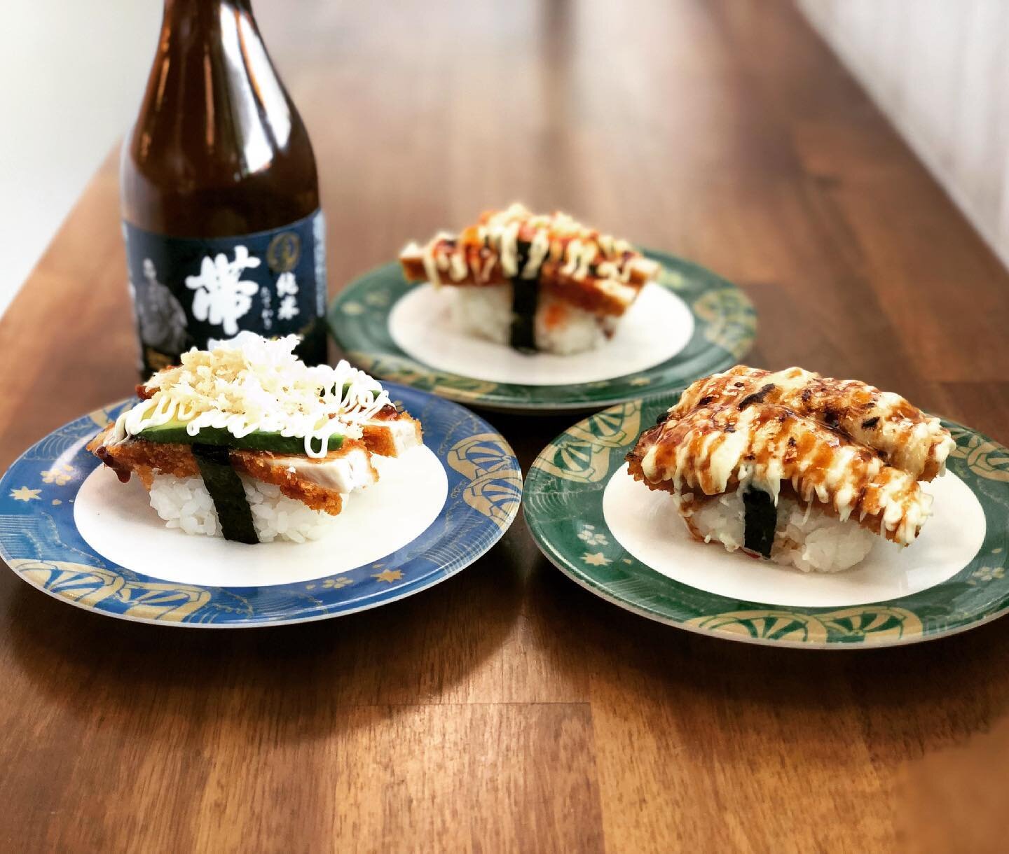 Chicken &amp; Avocado Nigiri 🍗🥑
Chicken Cheese Nigiri 🍗🧀
Spicy Chicken Nigiri 🍗🌶
Must try😋@onaroll_sushi 

#chickenandavocado #nigiri #chickenandavocadonigiri #chickencheese #spicychicken #sushi #sushilovers #sushitime #onarollsushi #onarollsu