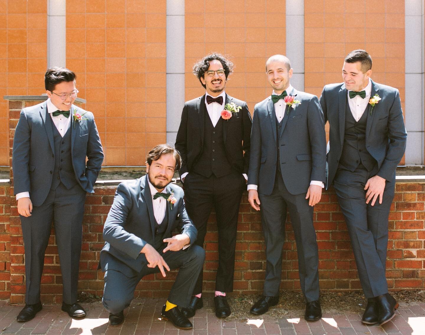 Groomsmen shenanigans on Miguel&rsquo;s wedding day 🎉
#nycweddingphotographer