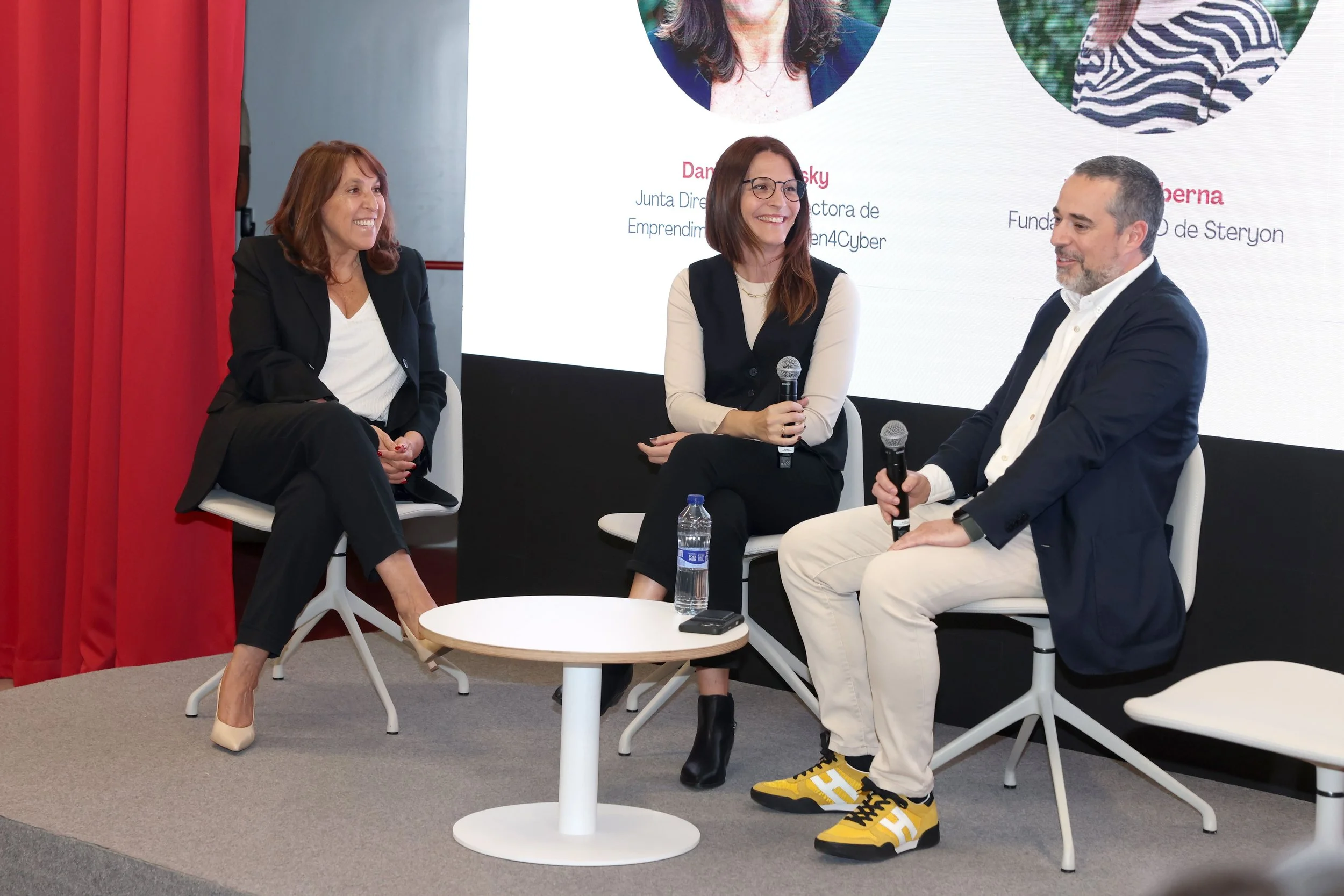   Mesa redonda “De la Idea al Mercado Global: La Perspectiva del Fundador y el Inversor”&nbsp;  
