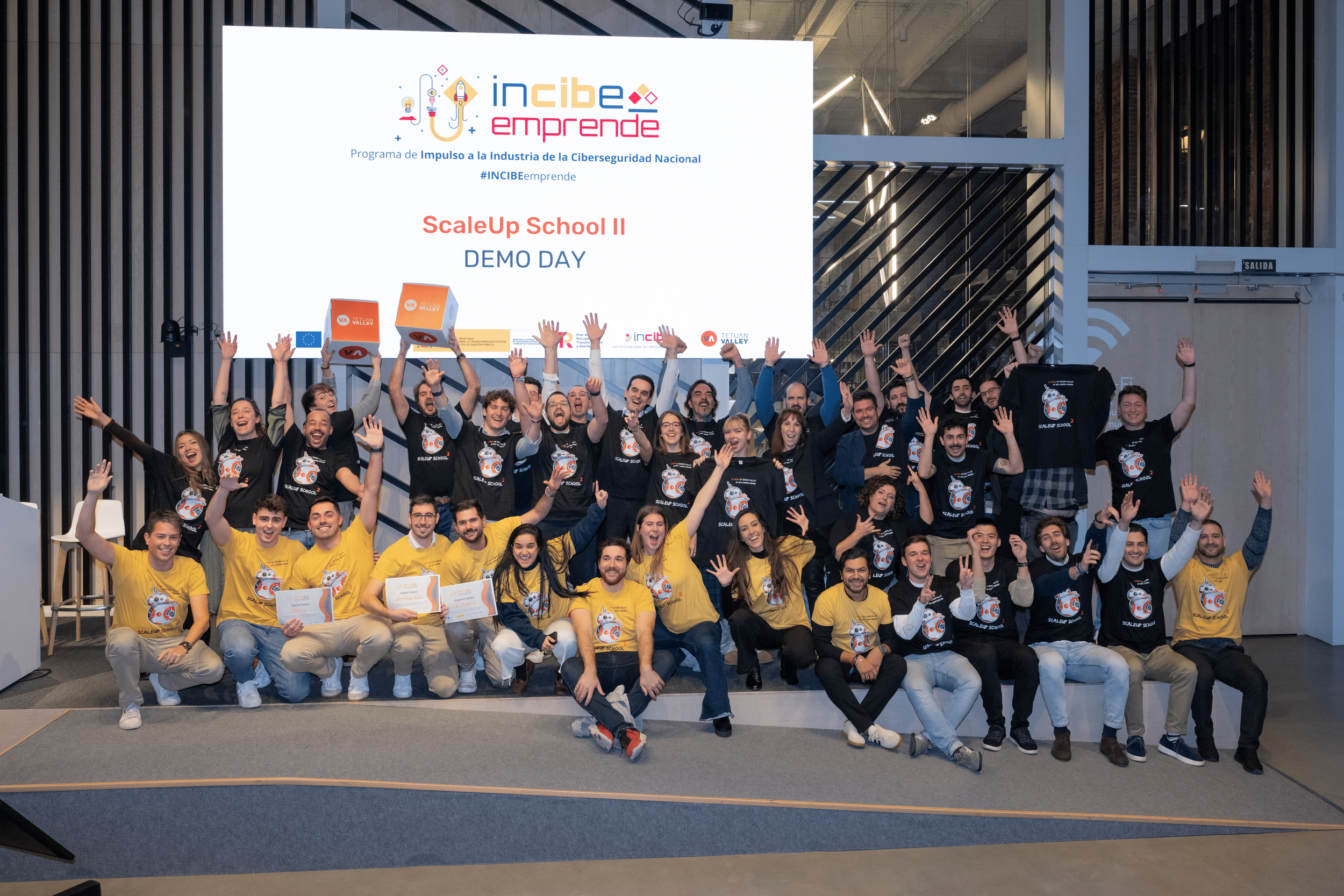   Foto grupal del Demo Day de ScaleUp School II de Tetuan Valley e INCIBE  