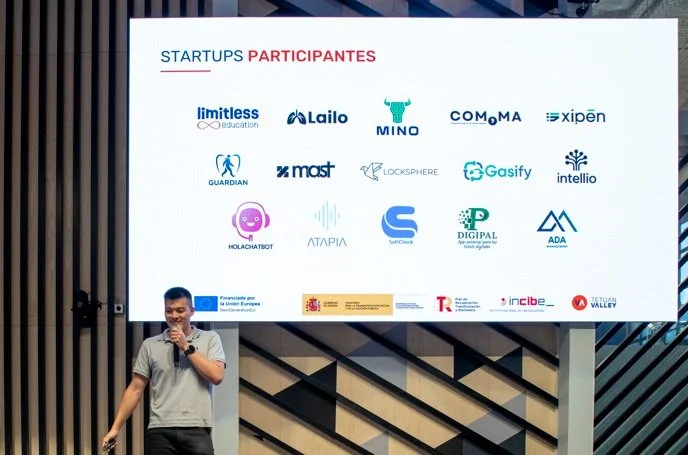   Logos de 15 startups participantes  