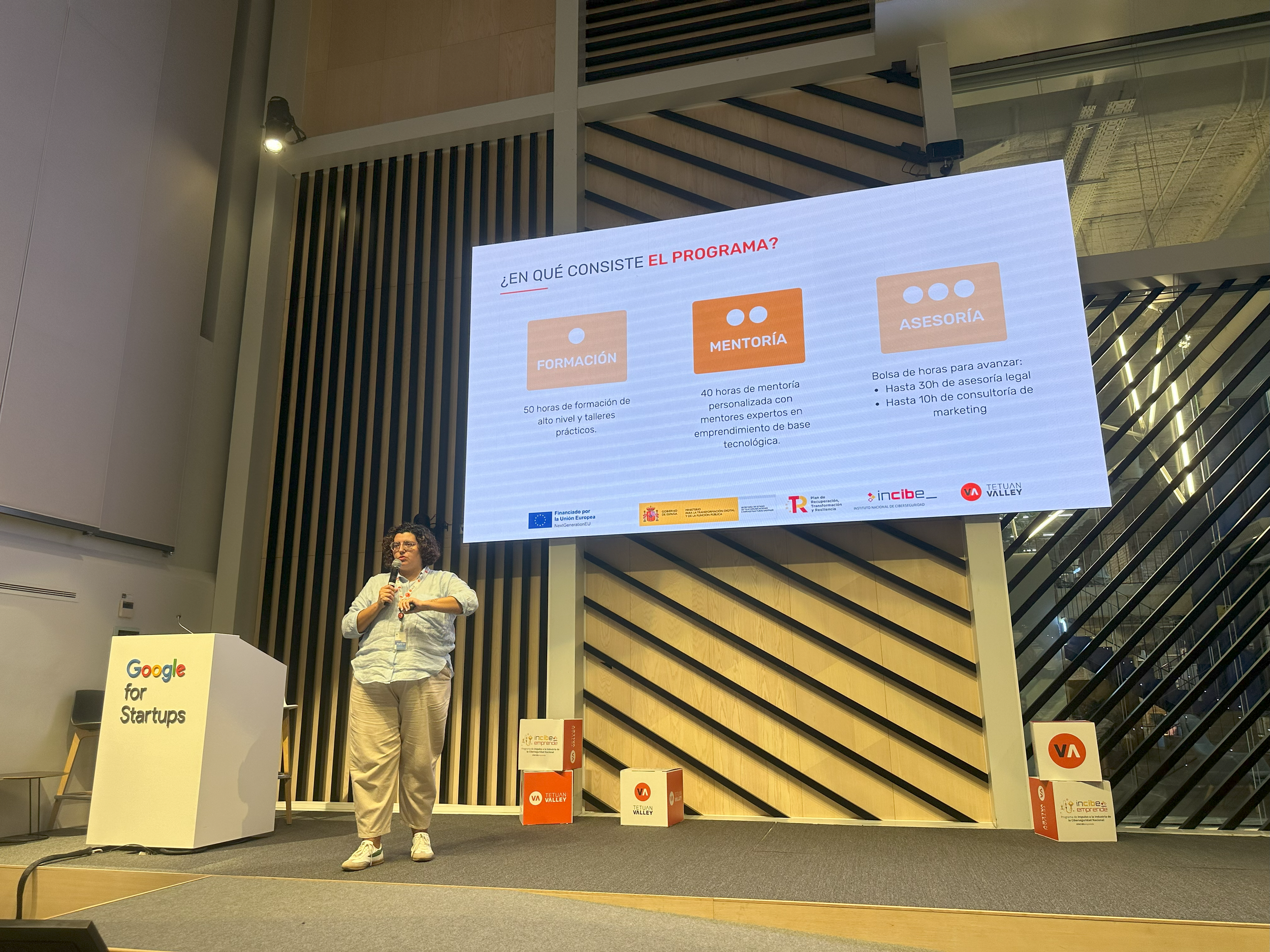   Nazareth Rodrigáñez de Tetuan Valley contando sobre el programa ScaleUp School  