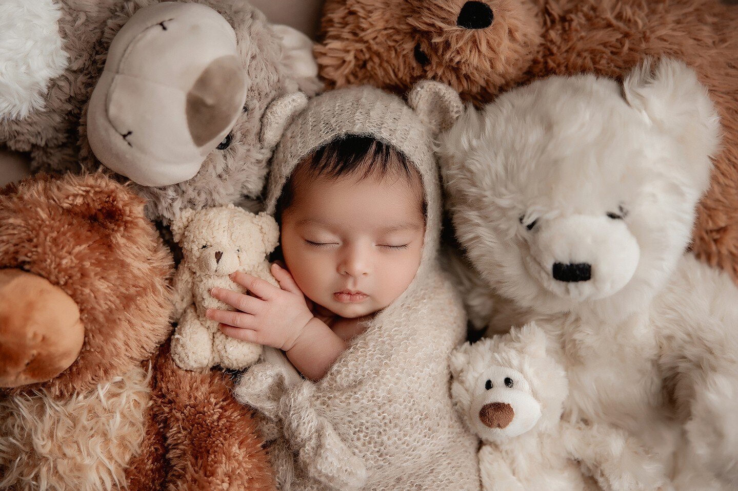 Baby Bear 😍🥰🐻

www.thestudiooc.com

#ocbaby #ocbabyphotography #orangecountybaby #LAbabyphotograpphy #orangecountyportraitstudio #ocmotherhood #cutebaby #newbornphotography