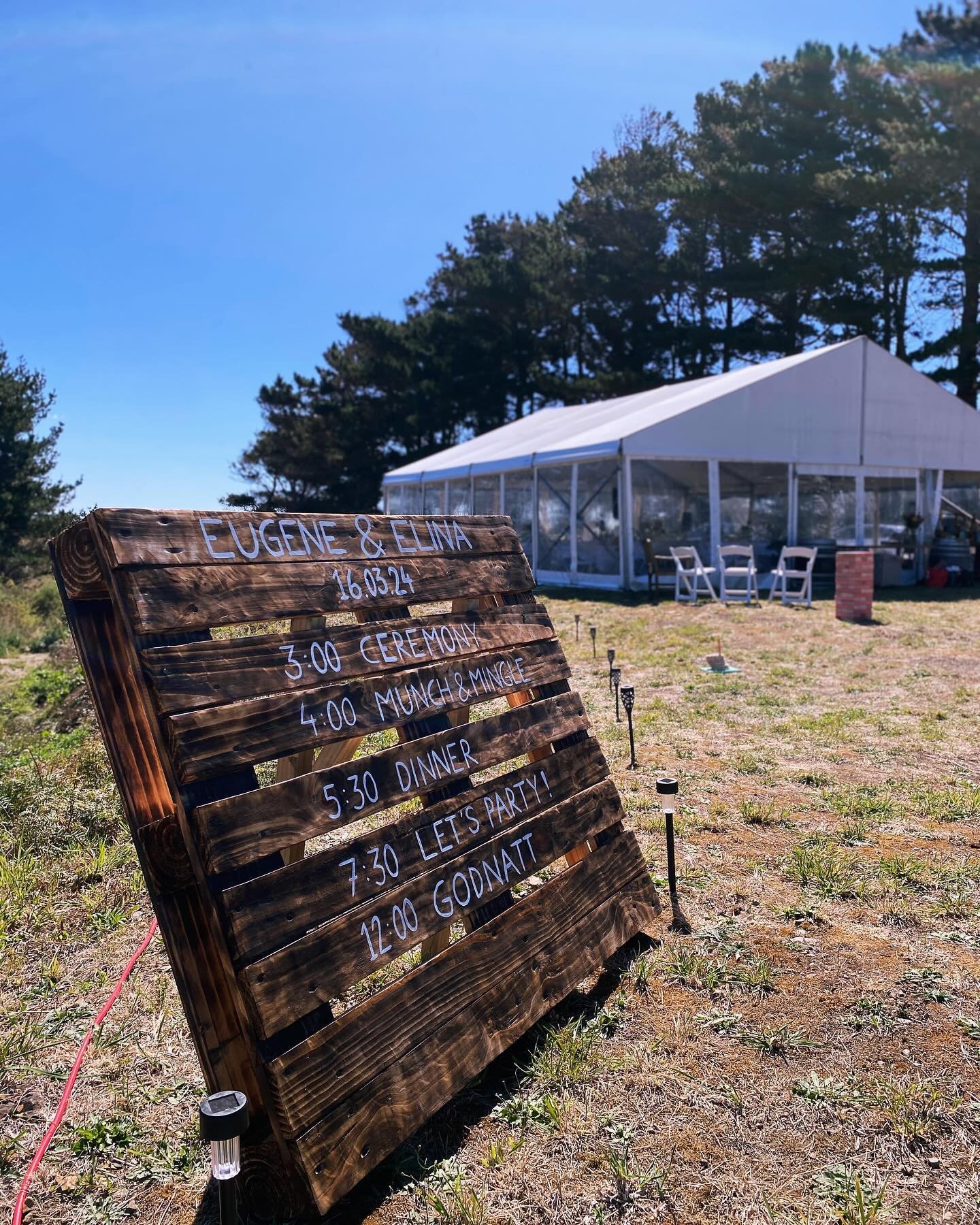 Congrats Eugene and Elina! 🇳🇿 🇸🇪
.
What a beautiful day to celebrate this couple on a private property in Waikawa Beach! Elina has been one of the biggest supporters of us this season in the lead up to her own wedding! Heaps of liked stories, com