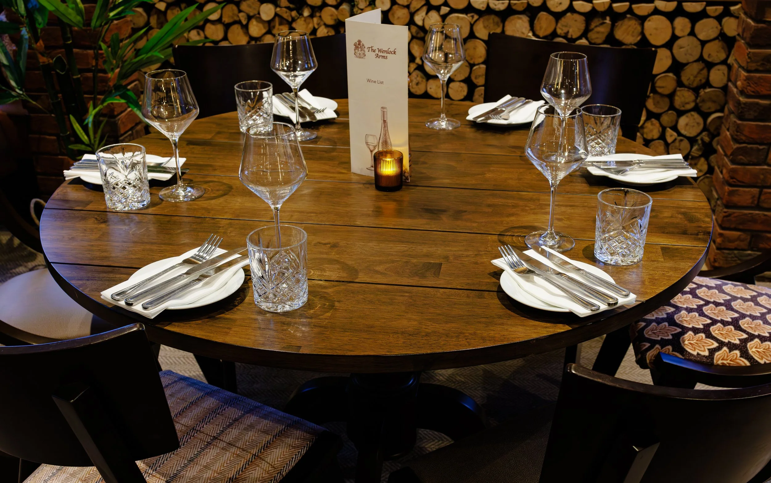 Round Dinner set up .jpg