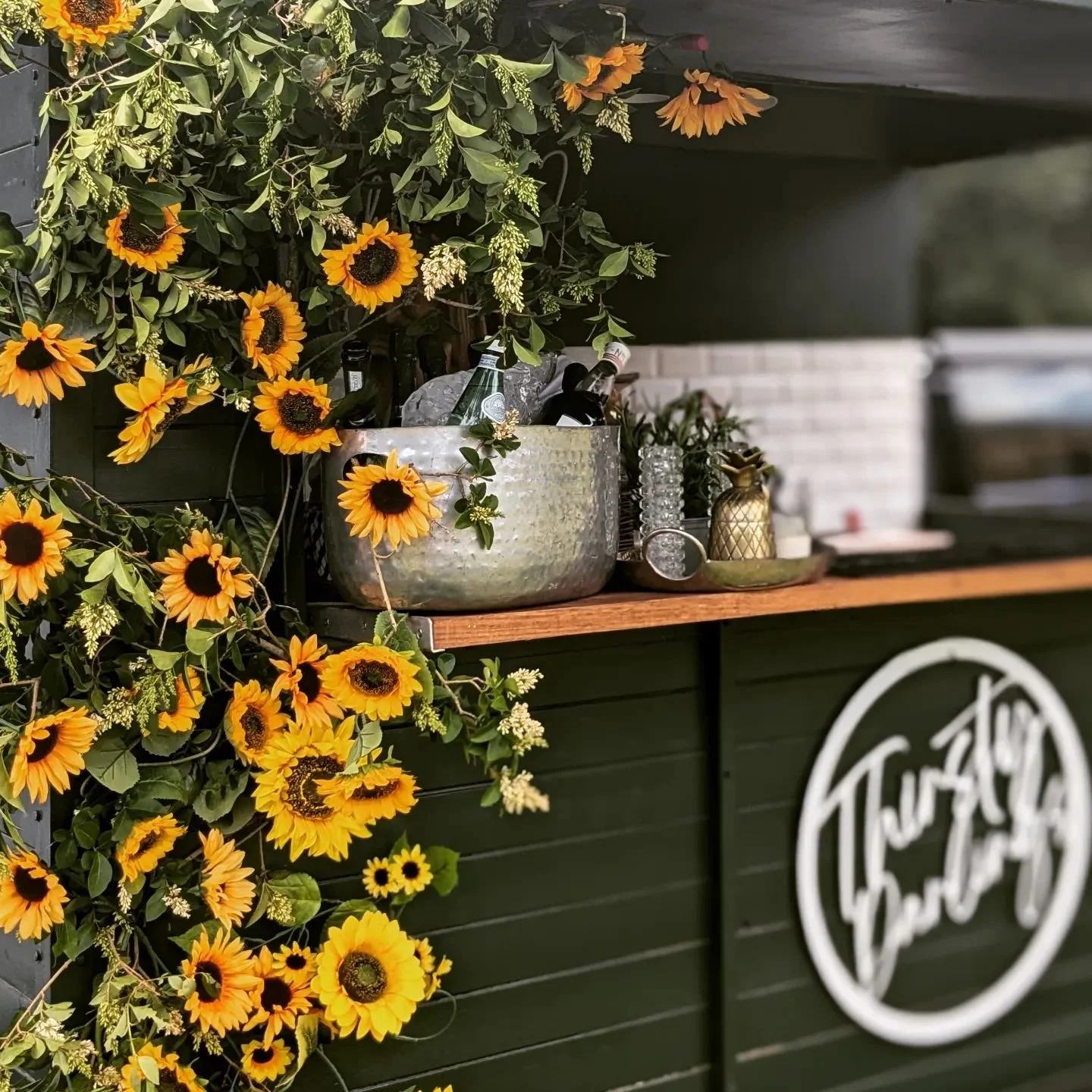 Our sunflower and wild foliage display is a key part of our summer set. 

Kisses,

The DARLINGS. Xx

#britishsummer 
#sunflower 
#thirstydarlingsbarhire