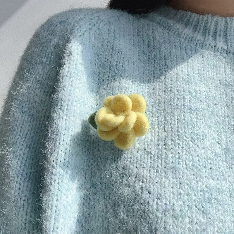 yellow on jumper..jpg