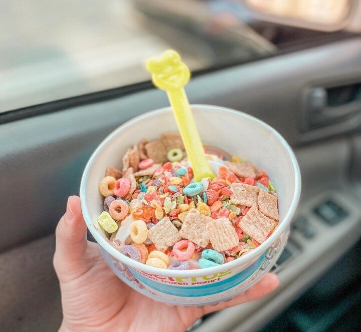 What is your favorite frozen yogurt? Zoom in to see some delicious toppings from @sweetfrog. 🍦 ☀️ 🌈 

📸: @jayatethis