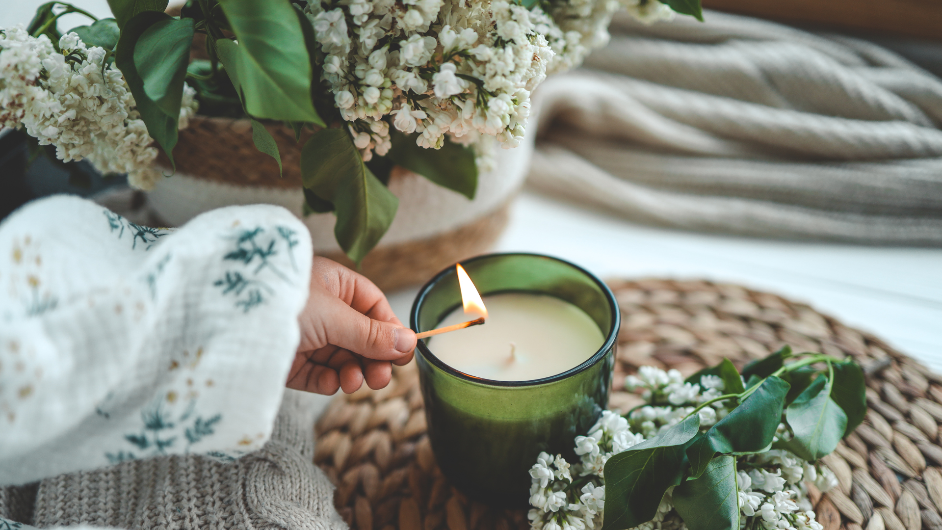 Light These to Call It In: The Best Candle Scents for Manifesting Abundance 💸✨