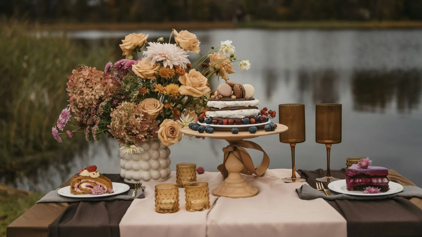 Autumn tablescape that gives a sense of the outdoors