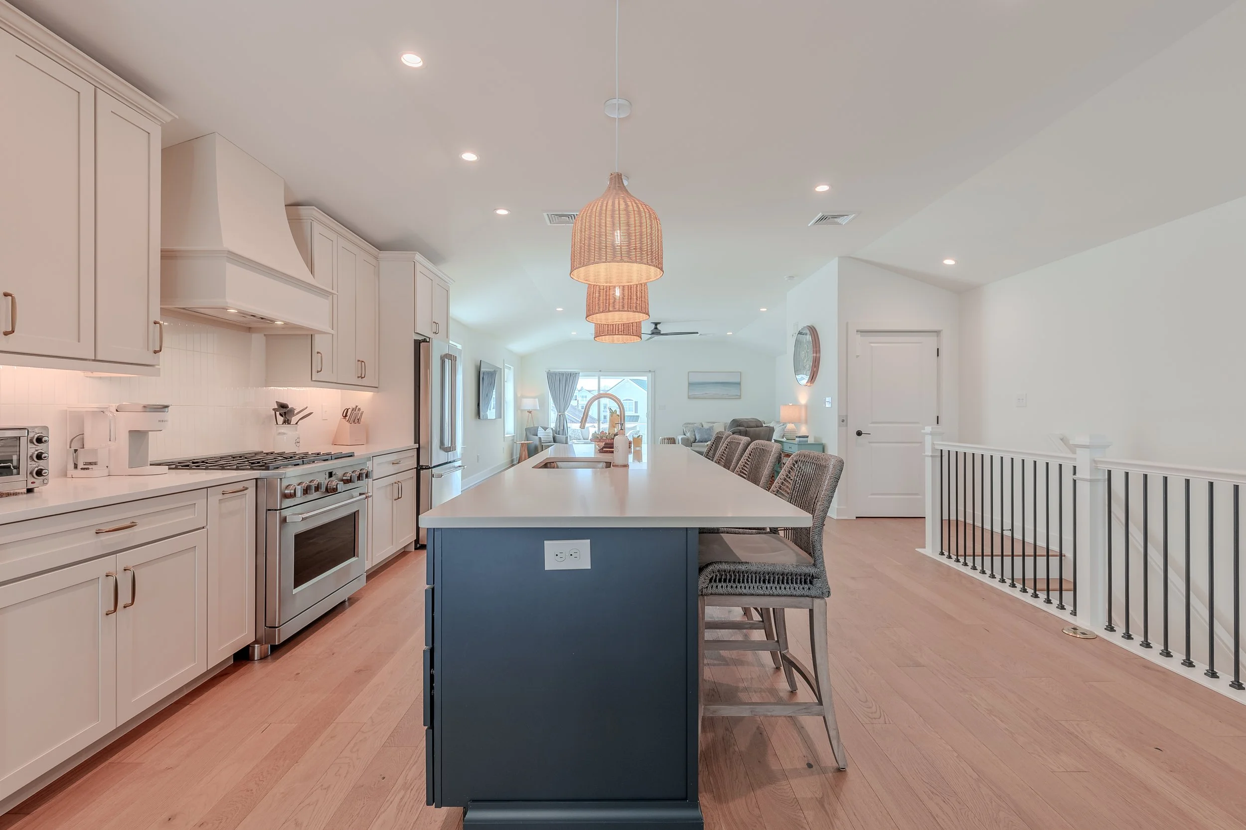 8's kitchen.jpg