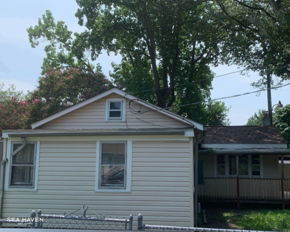 Home for sale at 44 E Delaware Parkway in Villas, NJ