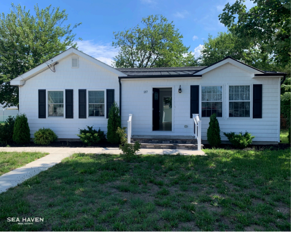 Home for sale at 217 Oak Ave in Villas, NJ