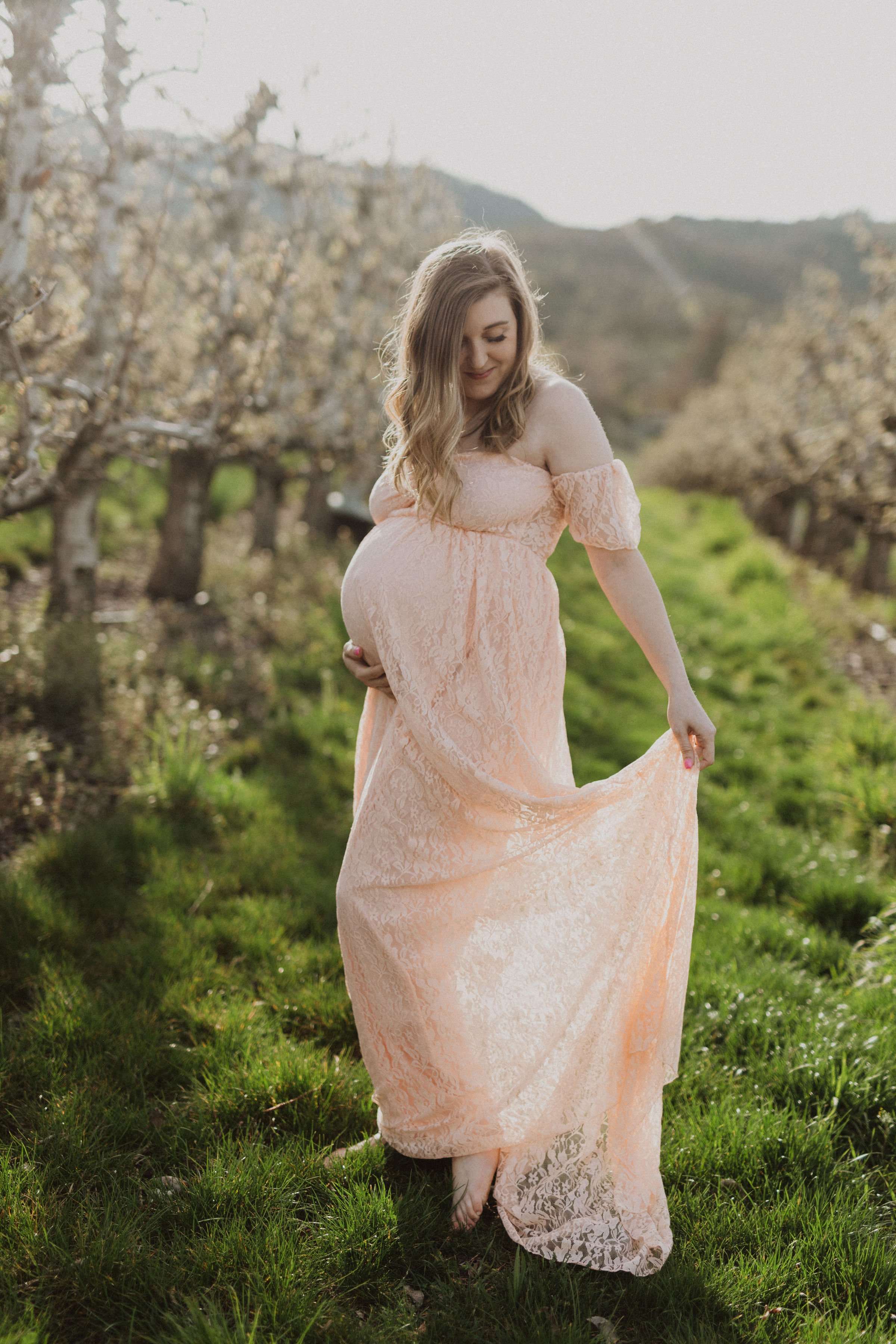 Pear Orchard Intimate maternity session