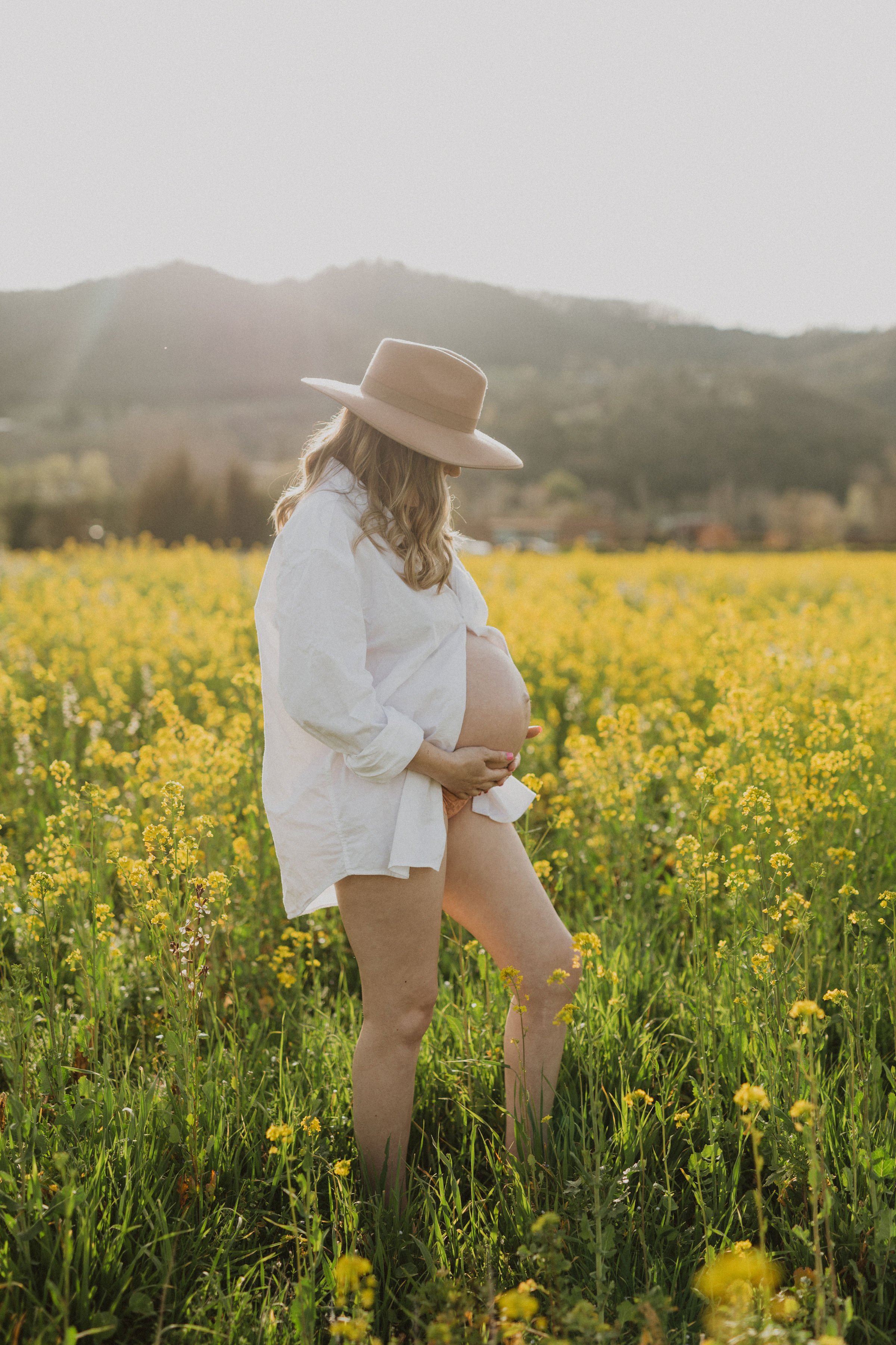 wildflower field intimate maternity session