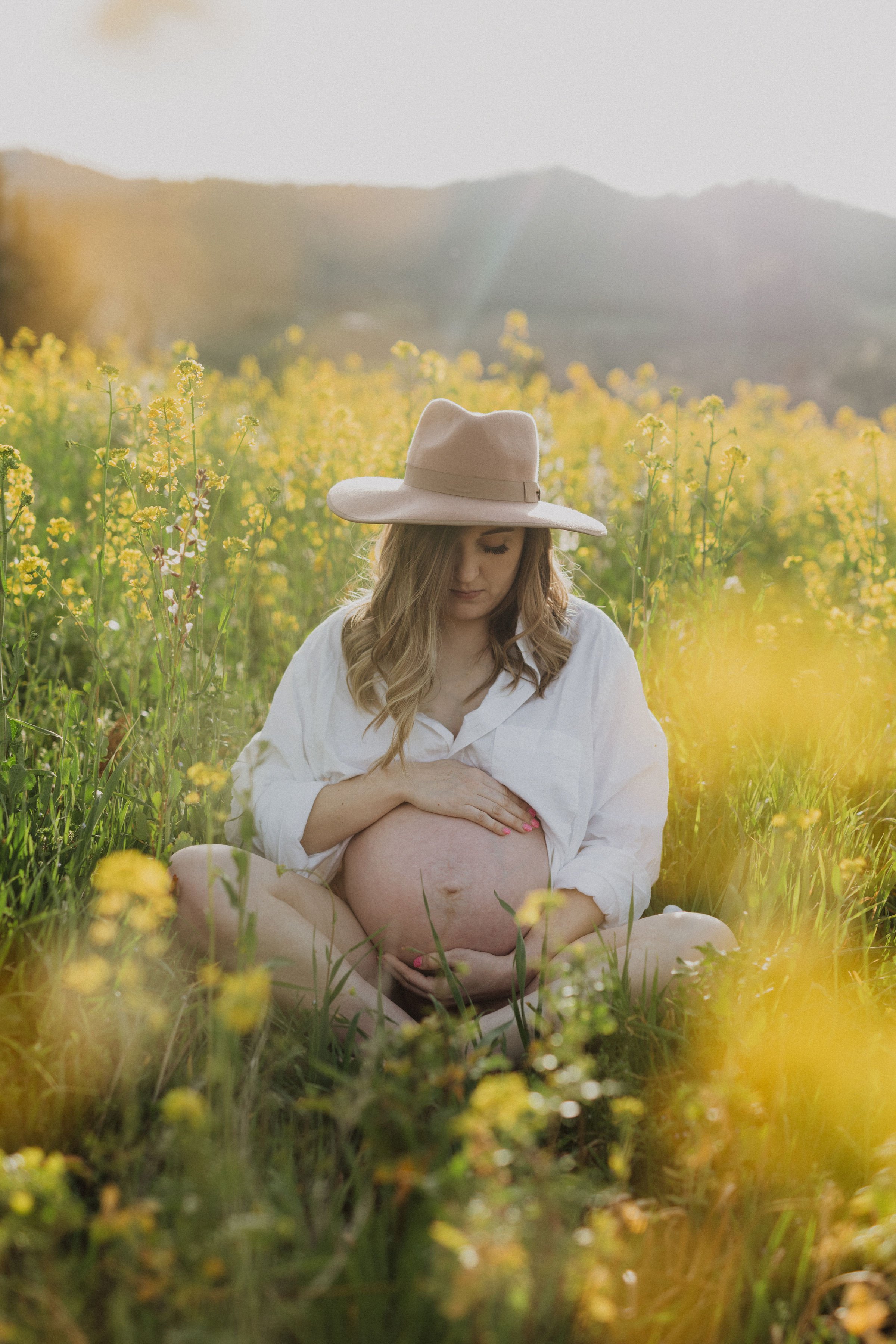 Oregon wildflower field intimate maternity session