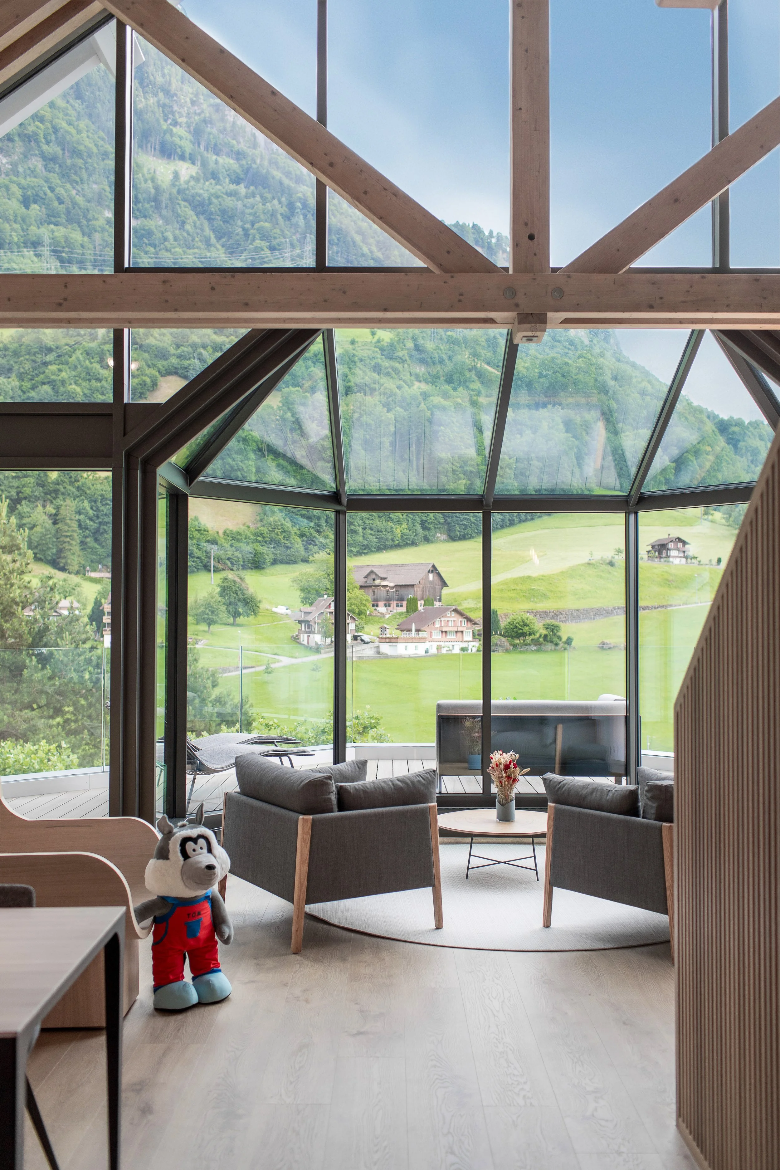 tom_living_room_swiss_holiday_park_greset_reich.jpg