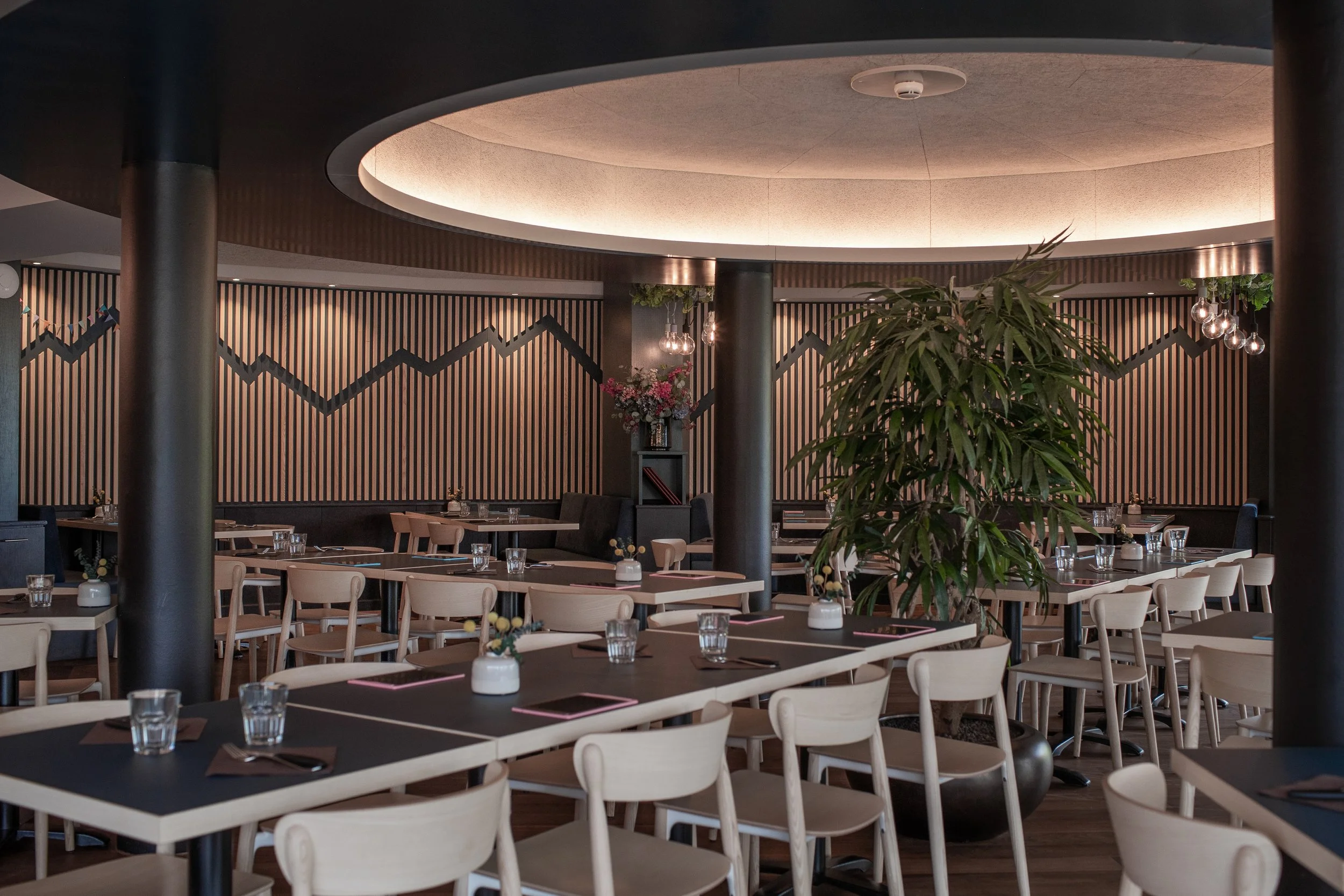 restaurant_panorama_swissholidaypark_greset_reich.jpg