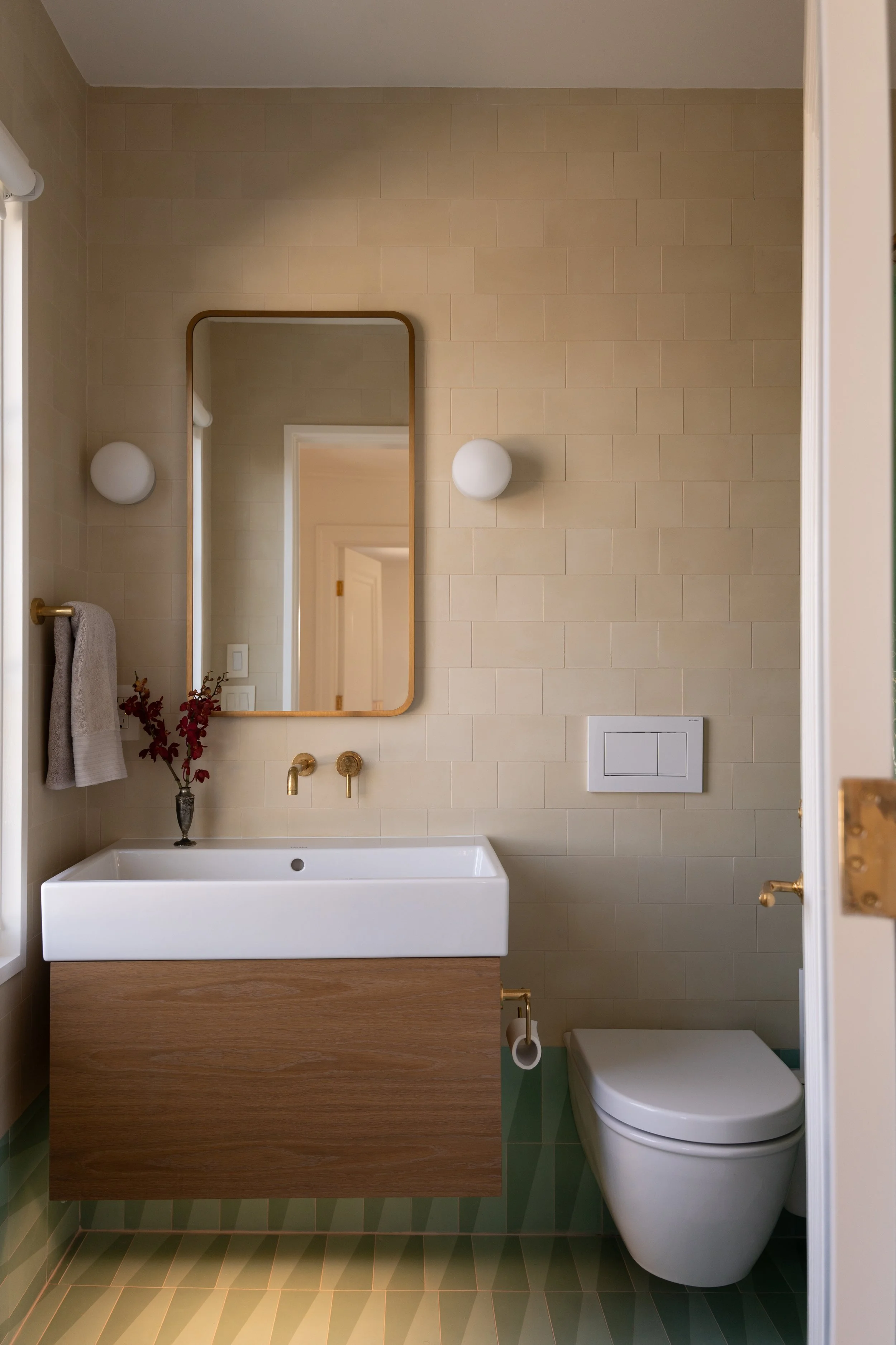 Custom Cabinetry for a remodeled bathroom fabricated in Lebanon, NJ by Cora Cabinetry. Custom built by Cora Cabinetry for a project in Bergen County, NJ.