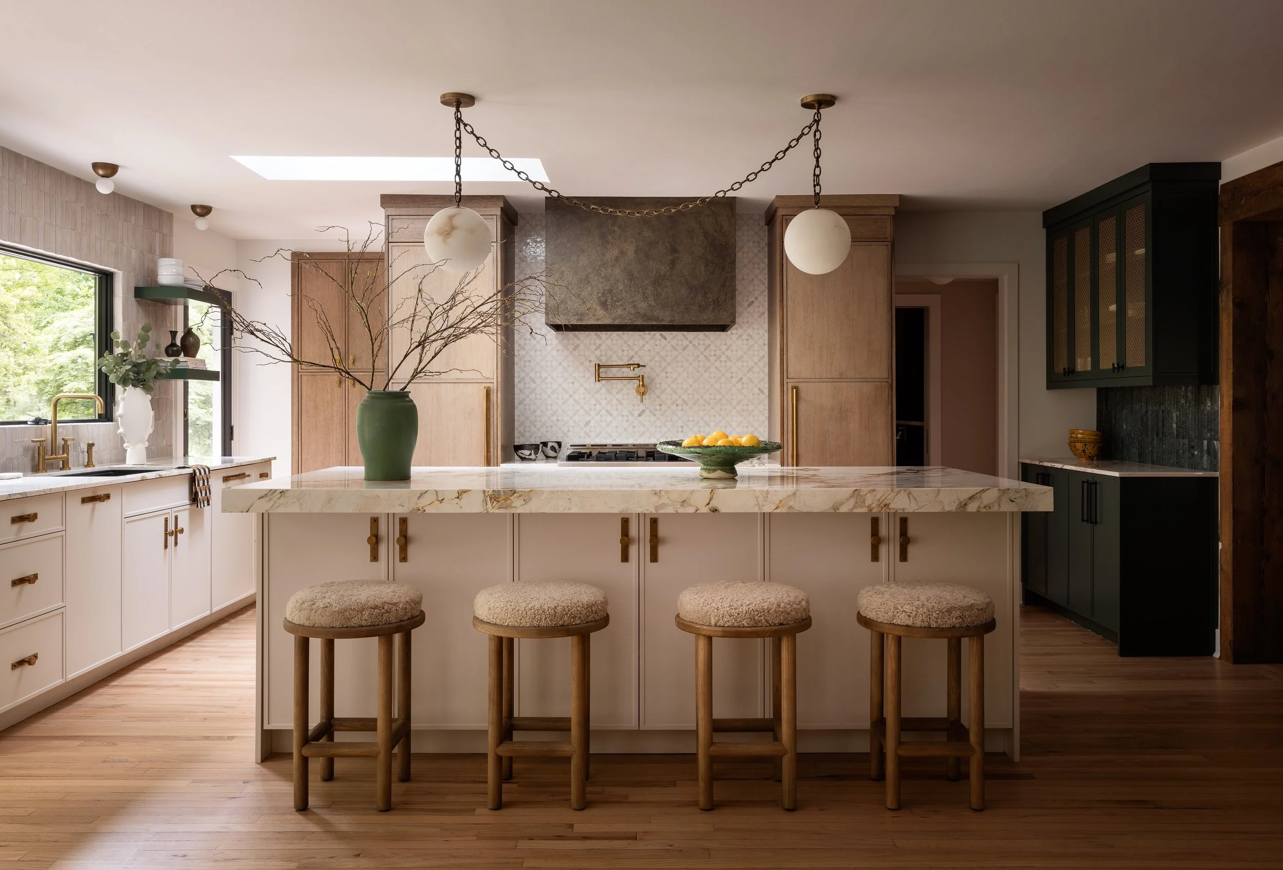 Custom Cabinetry for a remodeled kitchen fabricated in Lebanon, NJ by Cora Cabinetry. Custom built by Cora Cabinetry for a project in Bergen County, NJ.