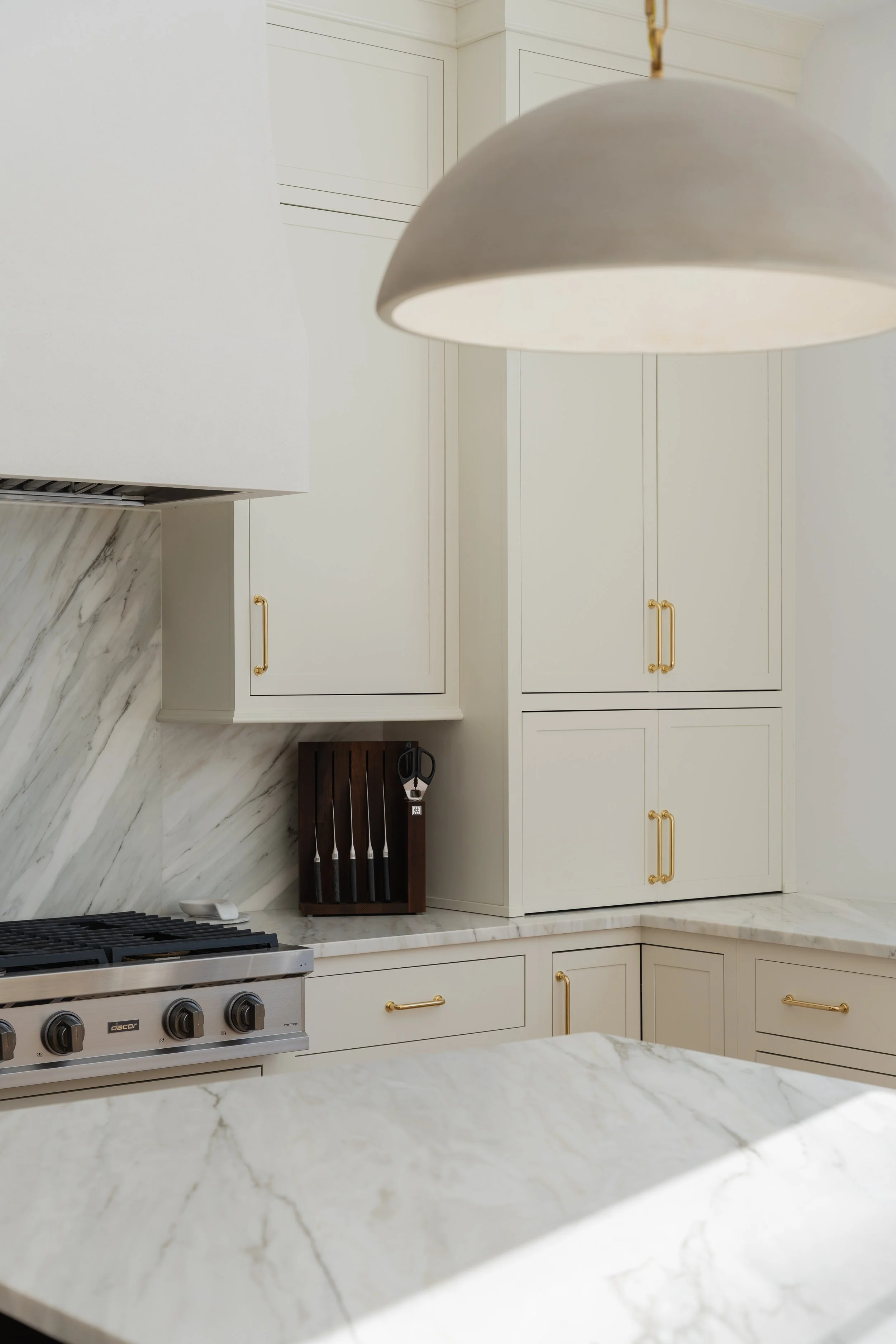 Custom Cabinetry for a remodeled kitchen fabricated in Lebanon, NJ by Cora Cabinetry. Custom built by Cora Cabinetry for a project in Bergen County, NJ.
