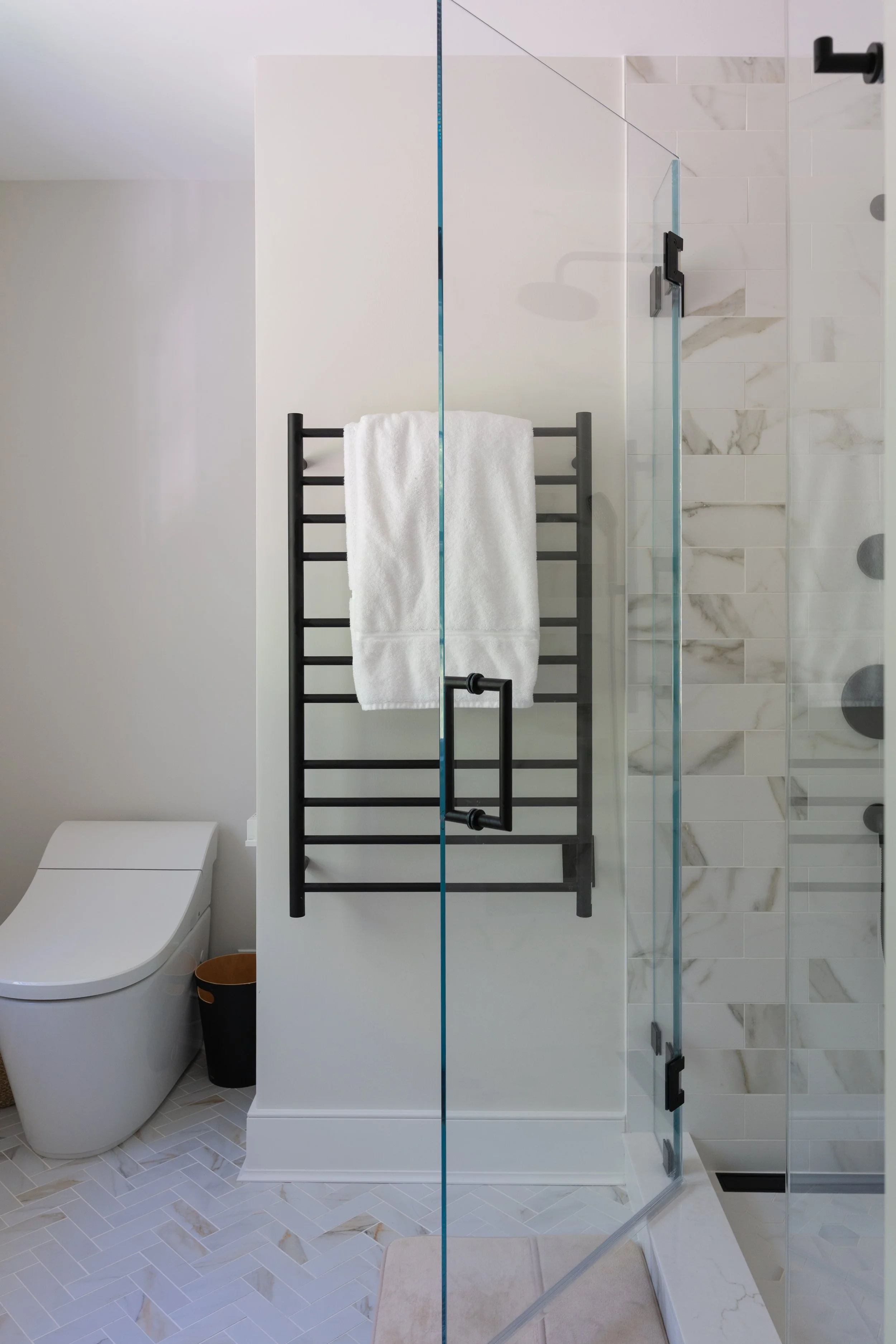 A fully remodeled bathroom done by Apex Homes Design a New Jersey based remdoeling company.
