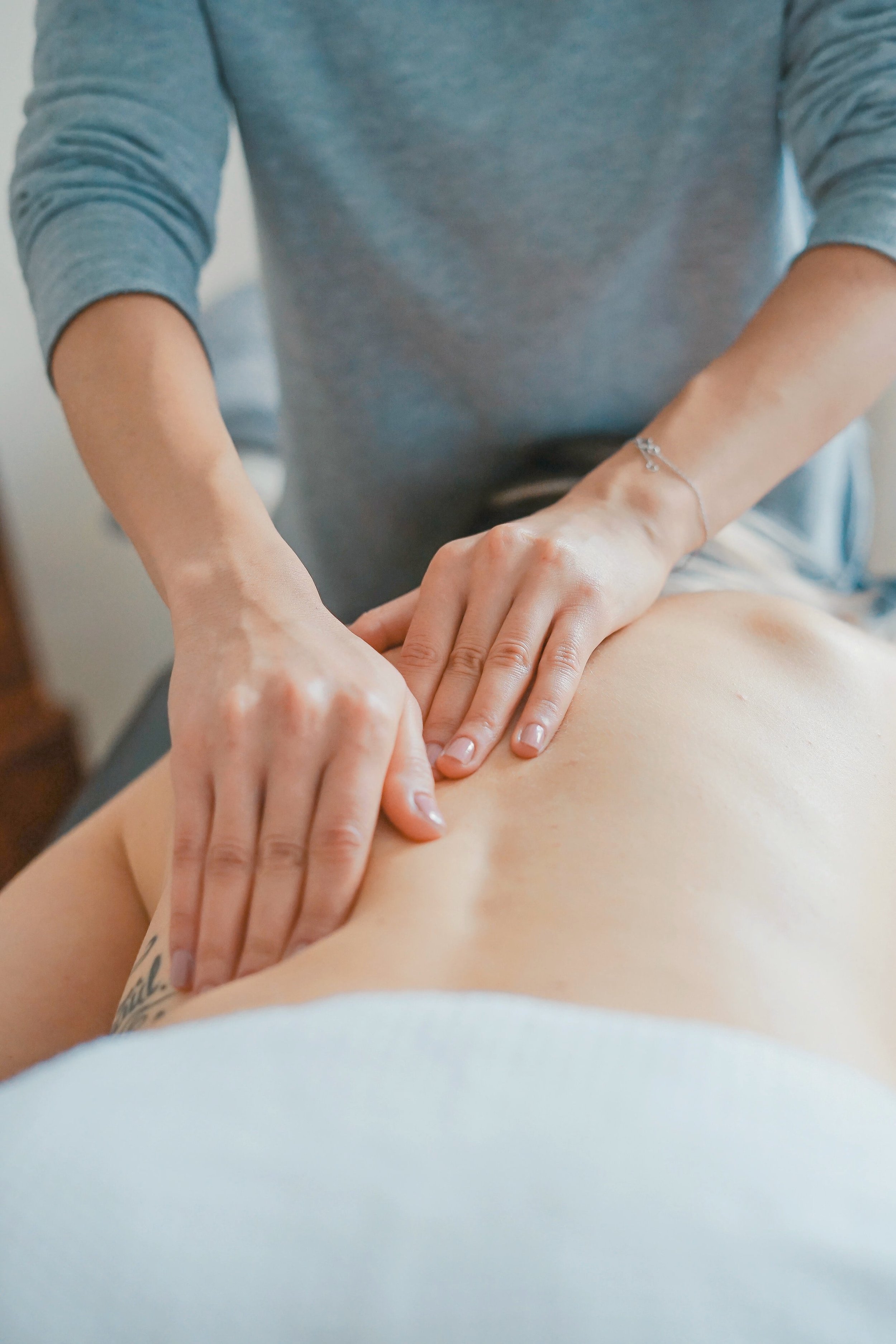 How To Give A Deep Stress Relief Back Massage 