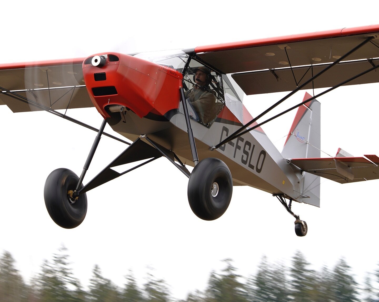 FSLO is a great ident for a STOL airplane! Chris and Greg doing laps on the grass.