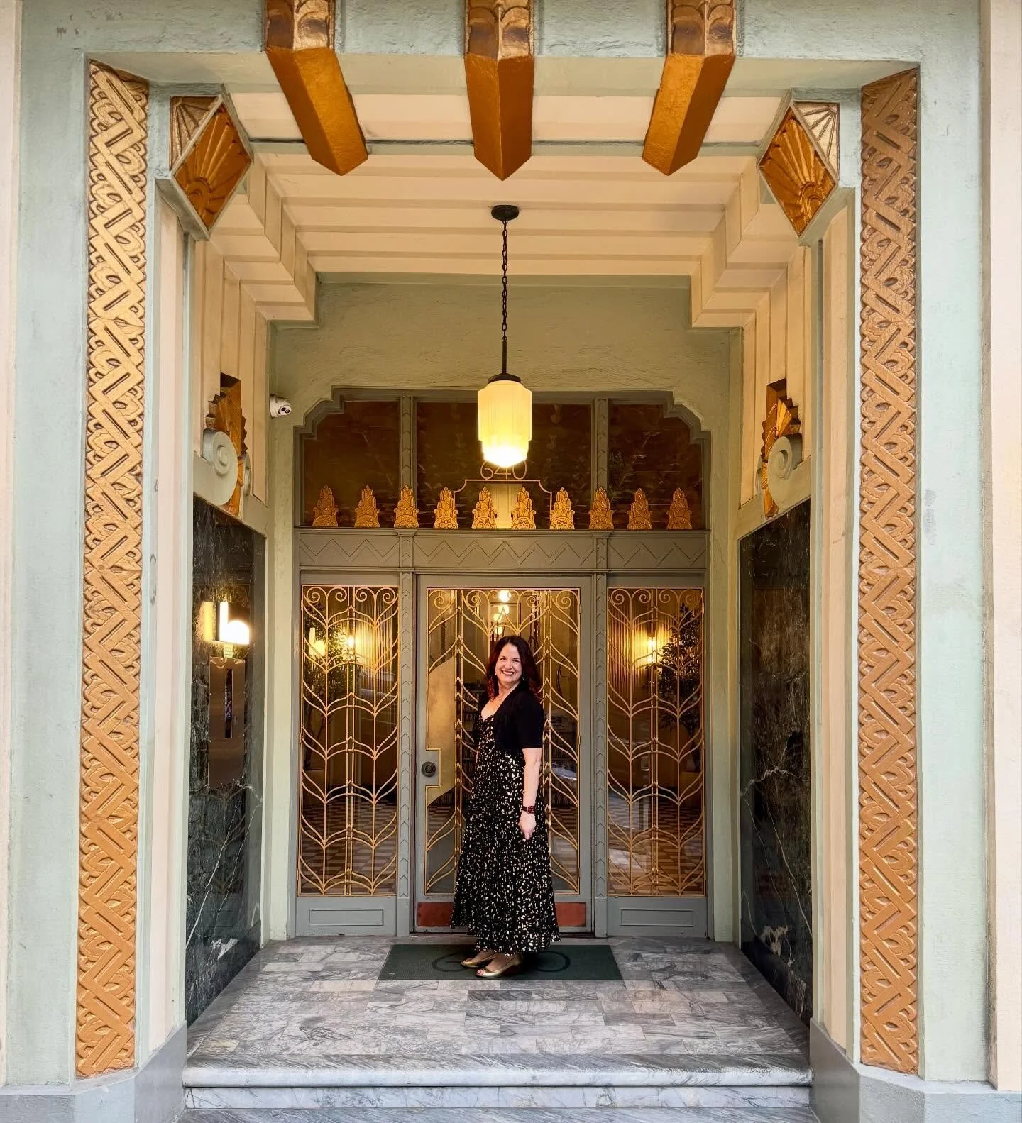 Escaped to the City for a quick birthday celebration ✨

And my fancy dress even matches the art deco facade on Powell Street! 

#SanFrancisco #Birthday #Celebrate #Fancy #Weekend