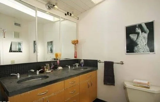 Beverly Glen Primary Bath Before