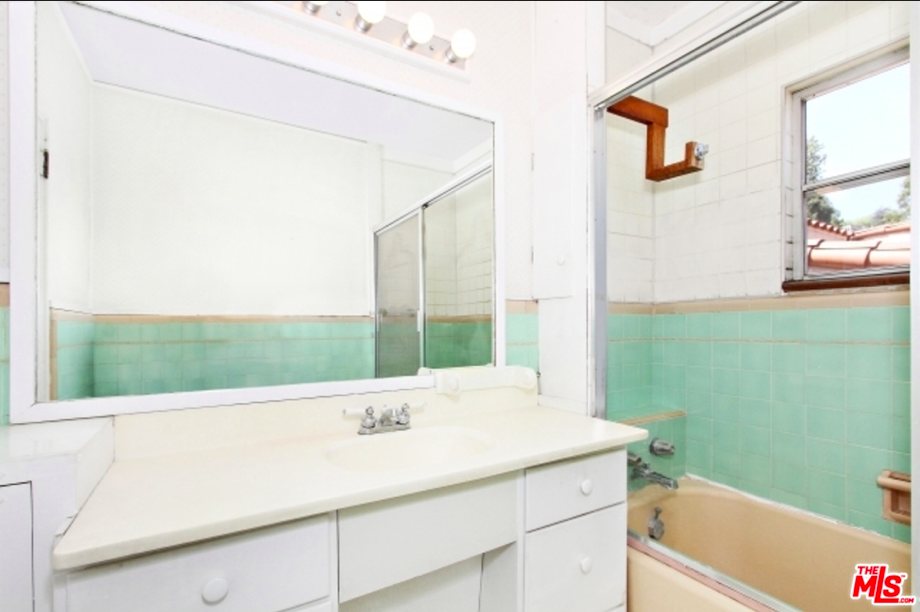 Balmer Bathroom Before