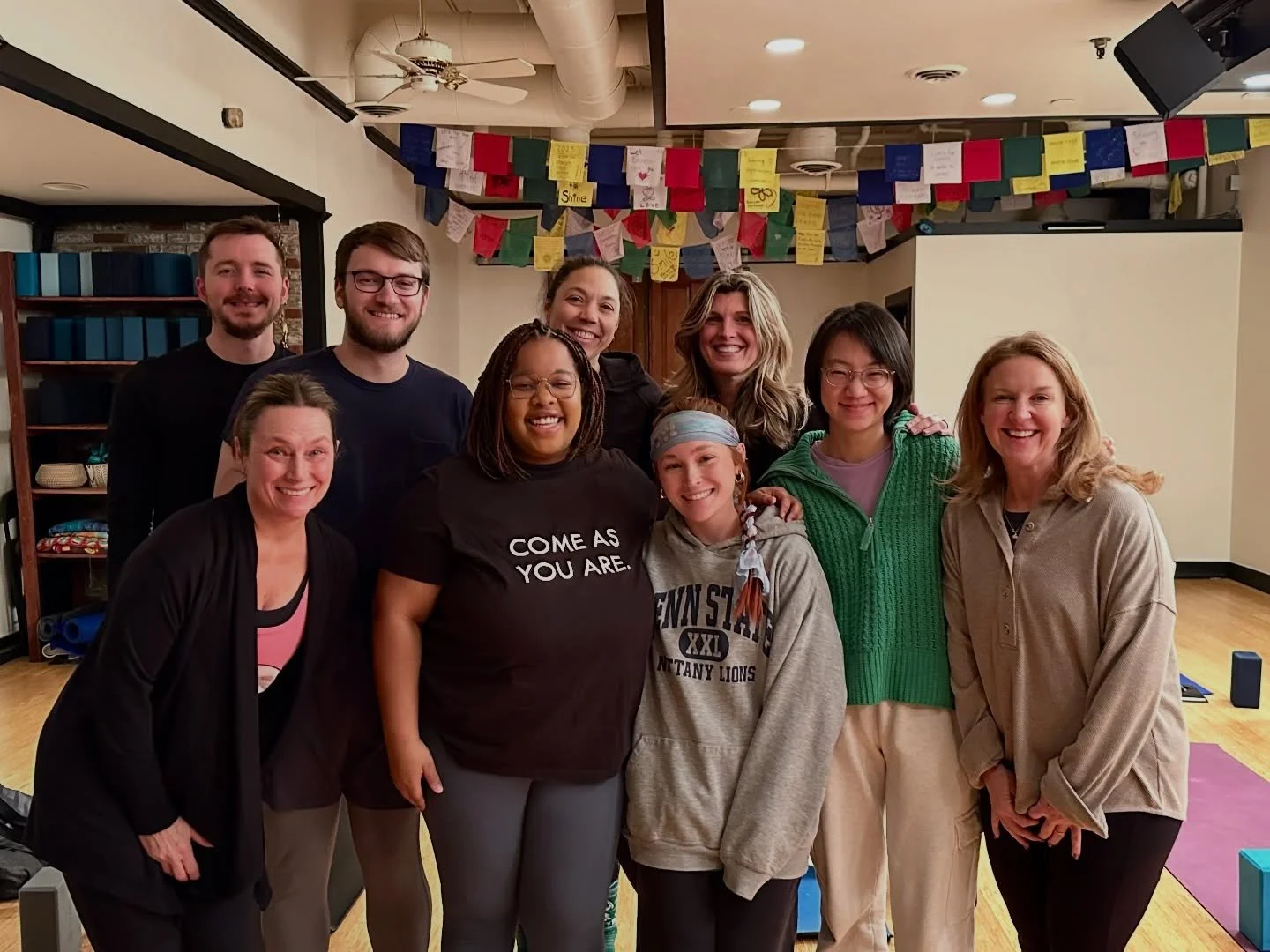 This is an amazing crew of future yoga teachers! They&rsquo;re already halfway through our 200-hour Yoga Teacher Training! 
💕🔥🤸🏼&zwj;♀️🤩
Behind the scenes from last weekend - focused on the shoulders with lots of great mobility and stability mov
