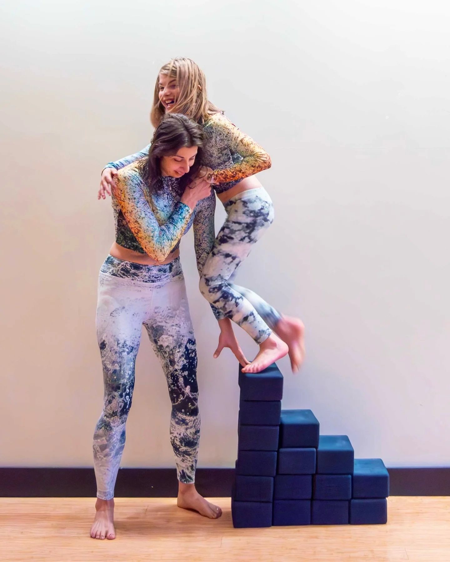 Who lifts you up in life? Who reminds you that life is full of sunshine and rainbows and love? Who makes you want to play and laugh, try new things and be silly? 
Come to partner yoga and bring that person who makes you smile! 🥰🤗🌞🌈💕

Valentine&r