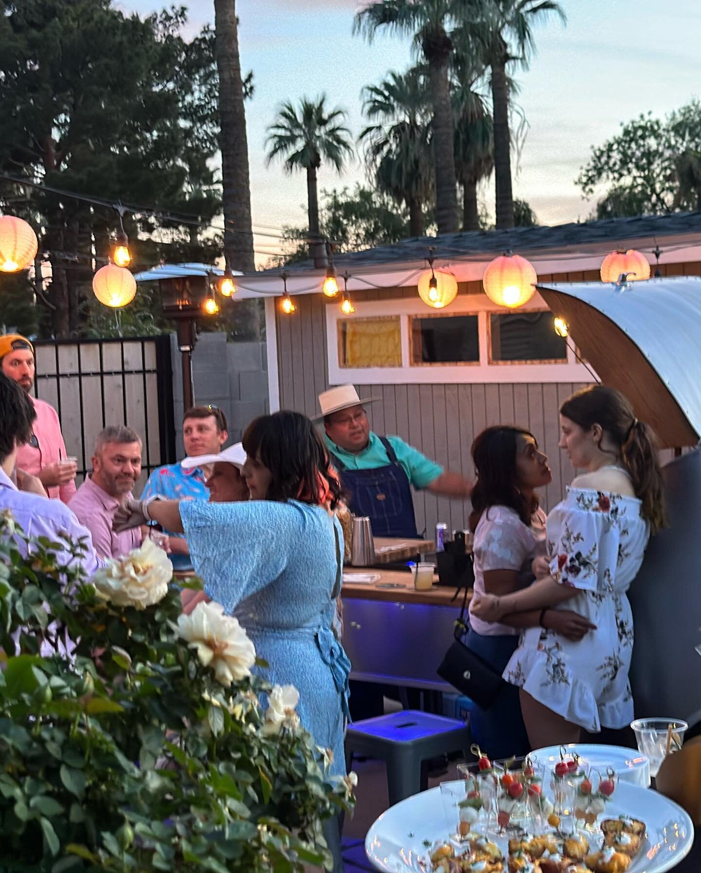 A fun @azyardbar event! This event was an impromptu retirement party. Garden parties never disappoint this time of year 🌵 ☀️ 🌸 @yourdomestique  #scottsdaleliving #arcadia #mobilebar #vintagetrailers #airstream #speakeasybar