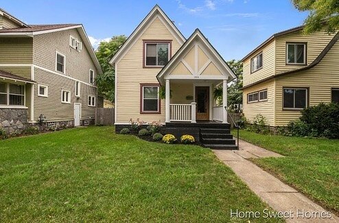 ⚡️ Home Sweet Homes Newly Listed 🏡🪴⚡️

*3bdrms/2ba
*Remodeled Kitchen
*1 stall detached garage w/ attached work shop 🧰🛠⚙️
*Walking distance to all the fabulous shops and eats in the Wealthy District

1224 Dunham St SE
$279,000

📱or 💬 w/ any que