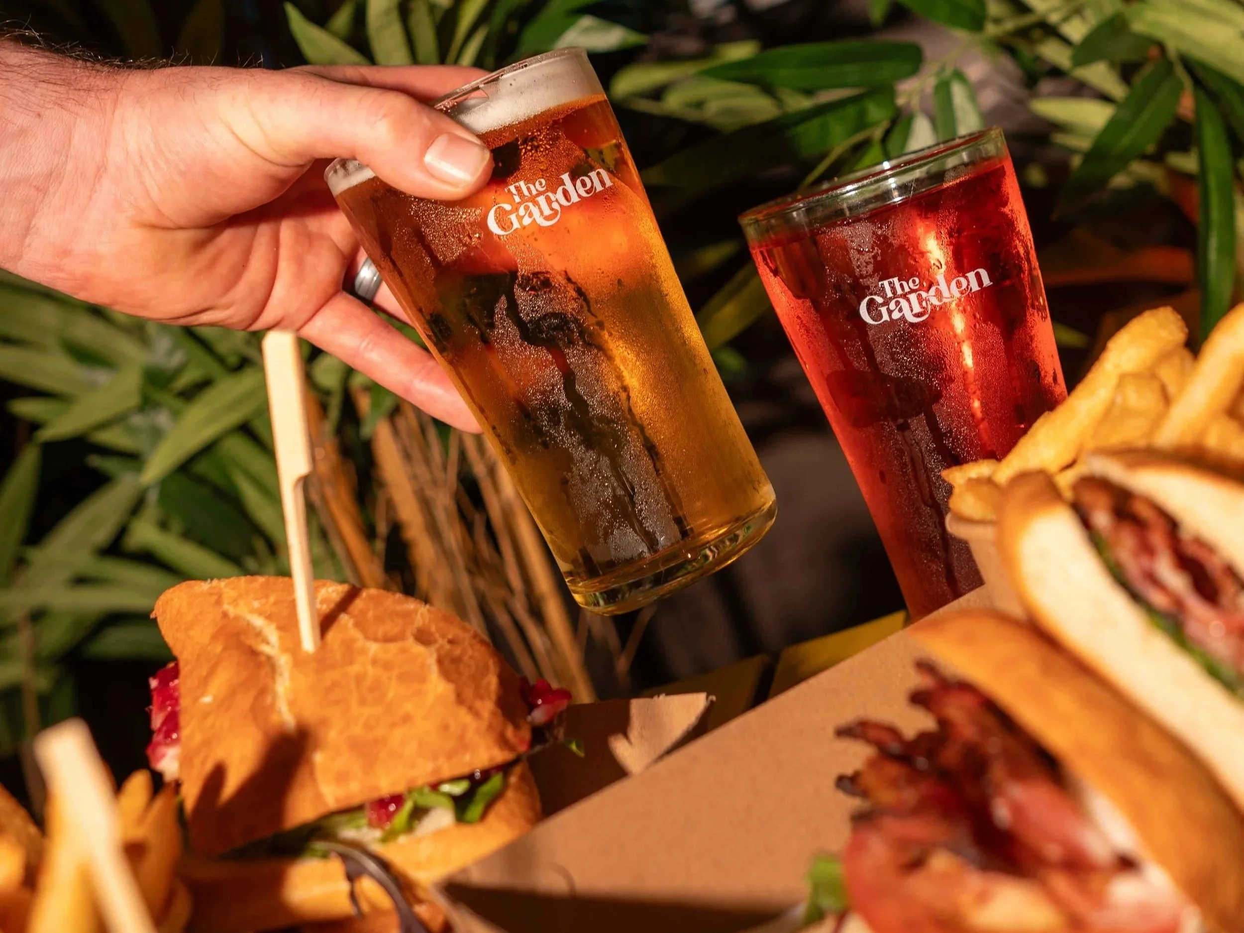 FOOD & BEV