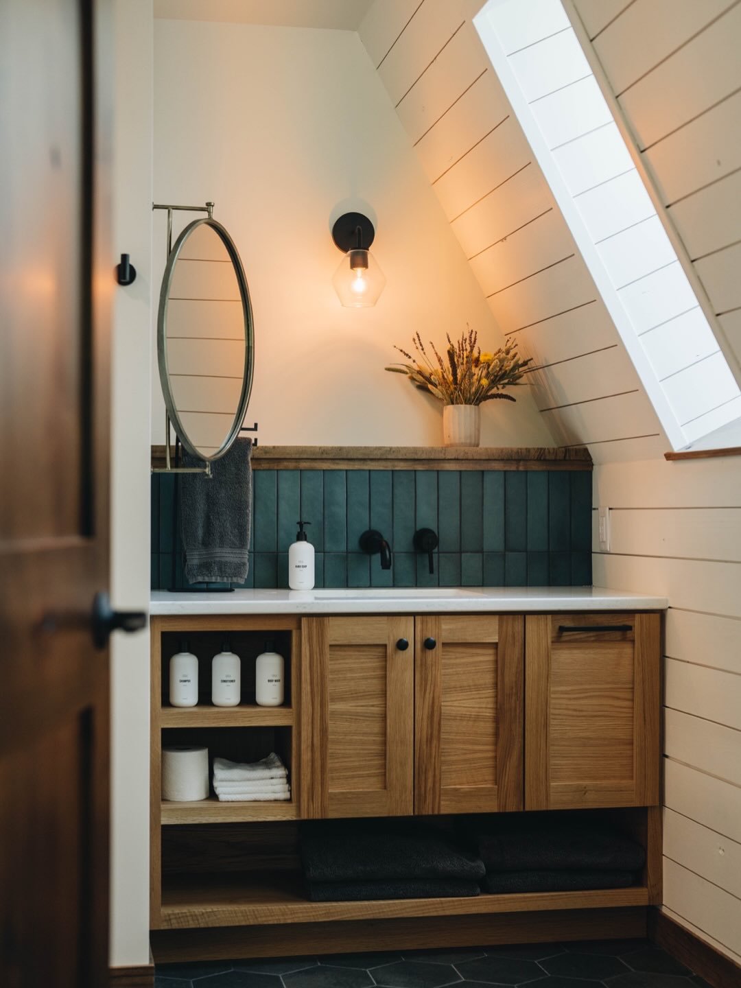 Send this to someone you want to spend time with at the cabin. ☕️ 🌲 

Summer stays are available at Northwoods! Book your stay before they fill up. 

#cabinmn #mnsummer #mn #mntravel