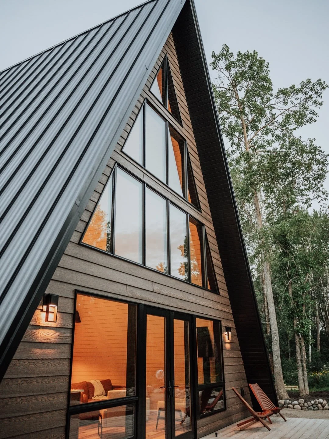 Summertime 🌲 ☀️ 🍔 🔥 

We have availability for YOU this summer. Book a stay, dates are filling up! 

📷 @jonkreye 

#mnsummer #mncabin #travelmn #minnesota