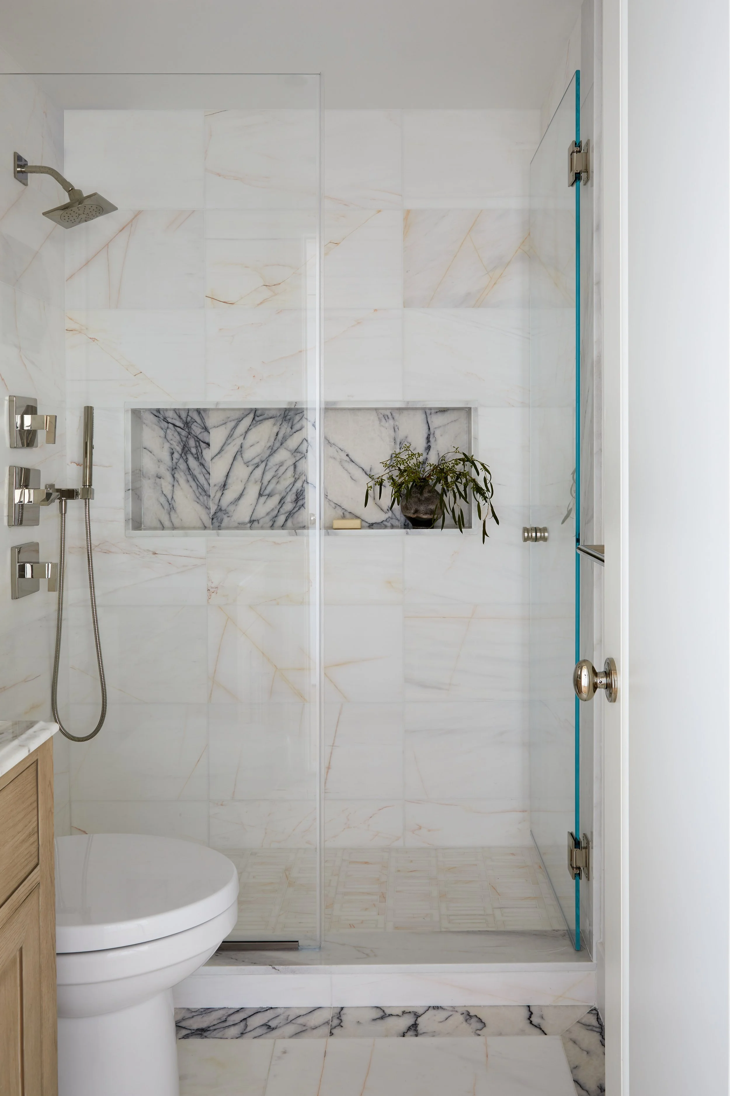 Design Ideas for Making a Small Bathroom Feel Elegant and Refined ...