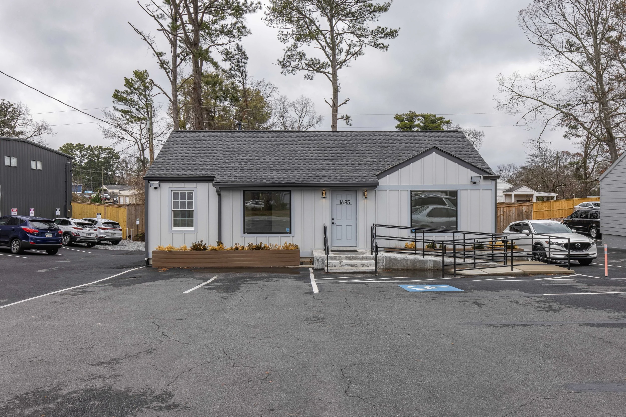For Lease: Medical Office Space on Lower Roswell in Marietta