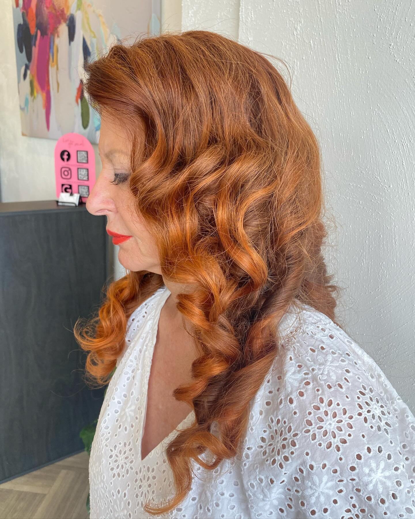 When your client wants a little bit vintage, a little bit glam, a little bit rock n roll&hellip;&hellip; BUT needs it to hold ALL NIGHT🔥🔥🔥

Thanks Bee for this beautiful ROLLER SET&hellip; the perfect technique for long lasting curls and body💃🏻
