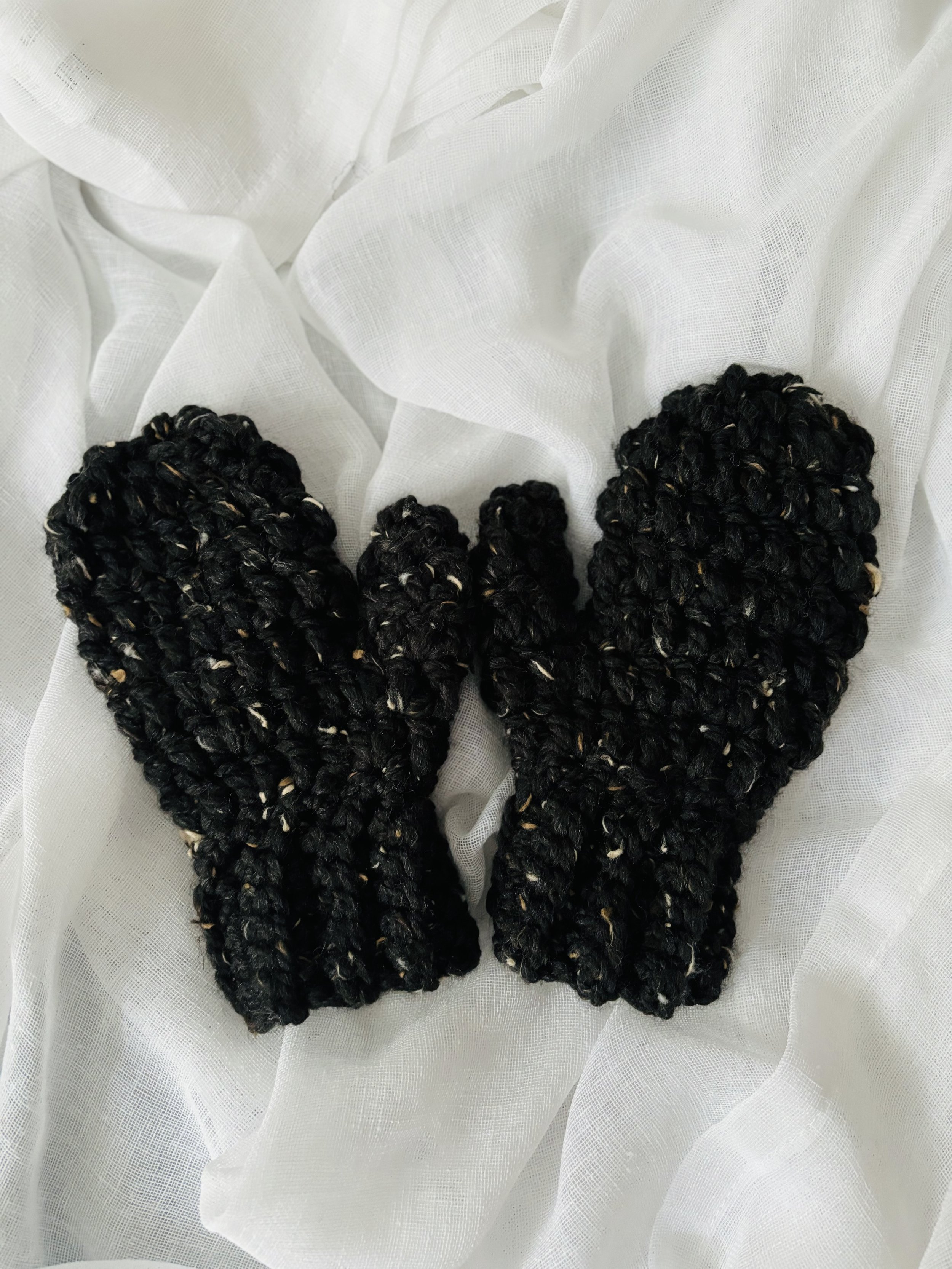 Black Mittens