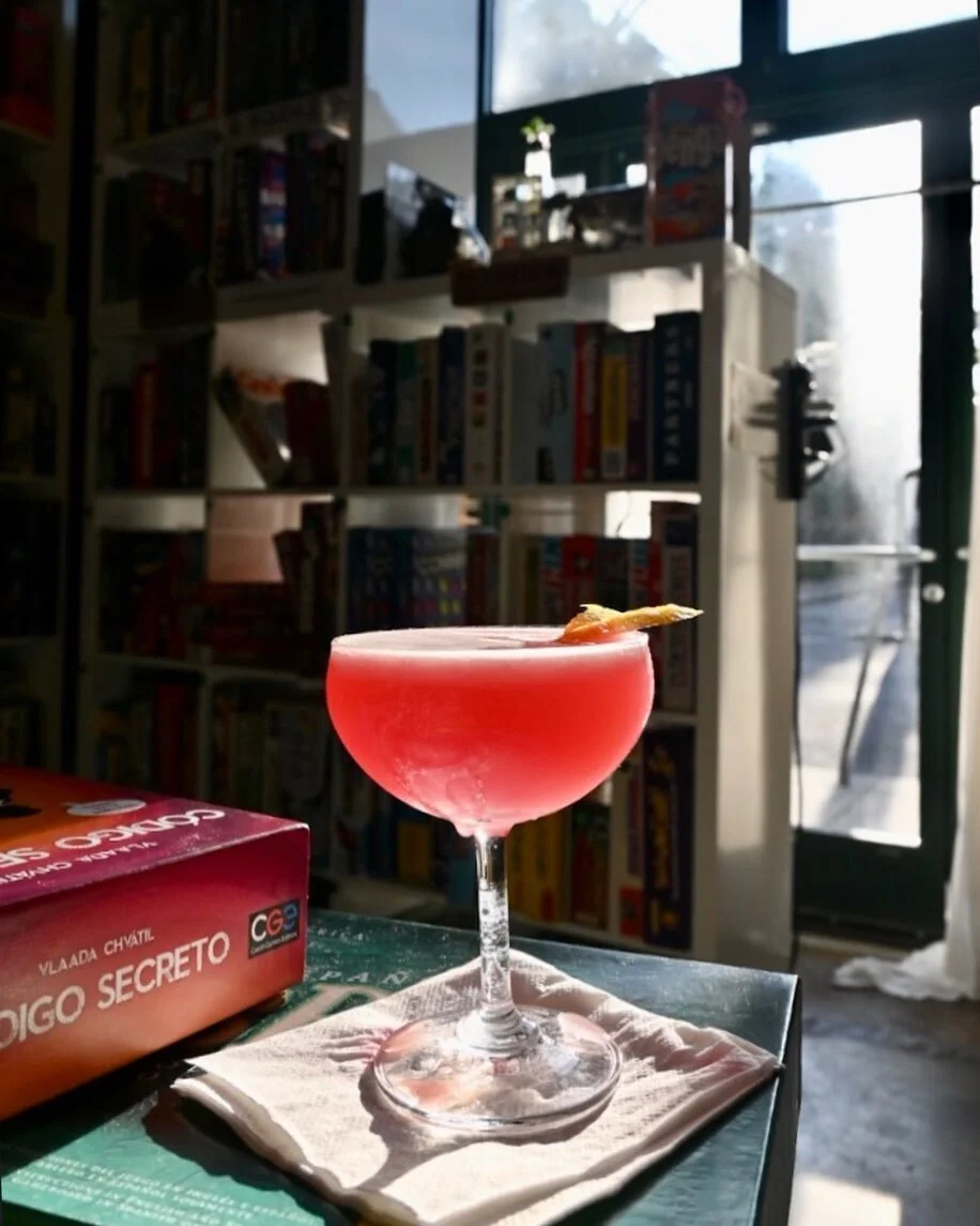 Happy Thursday! This cocktail is calling you 🍸☎️Join us tonight for drinks and games to get a head start on the weekend 🤩🕺🎲

#phillyfun #phillybucketlist #philadelphia #fairmount #cocktails #phillycocktails #phillysips #boardgames #gamenight #gam