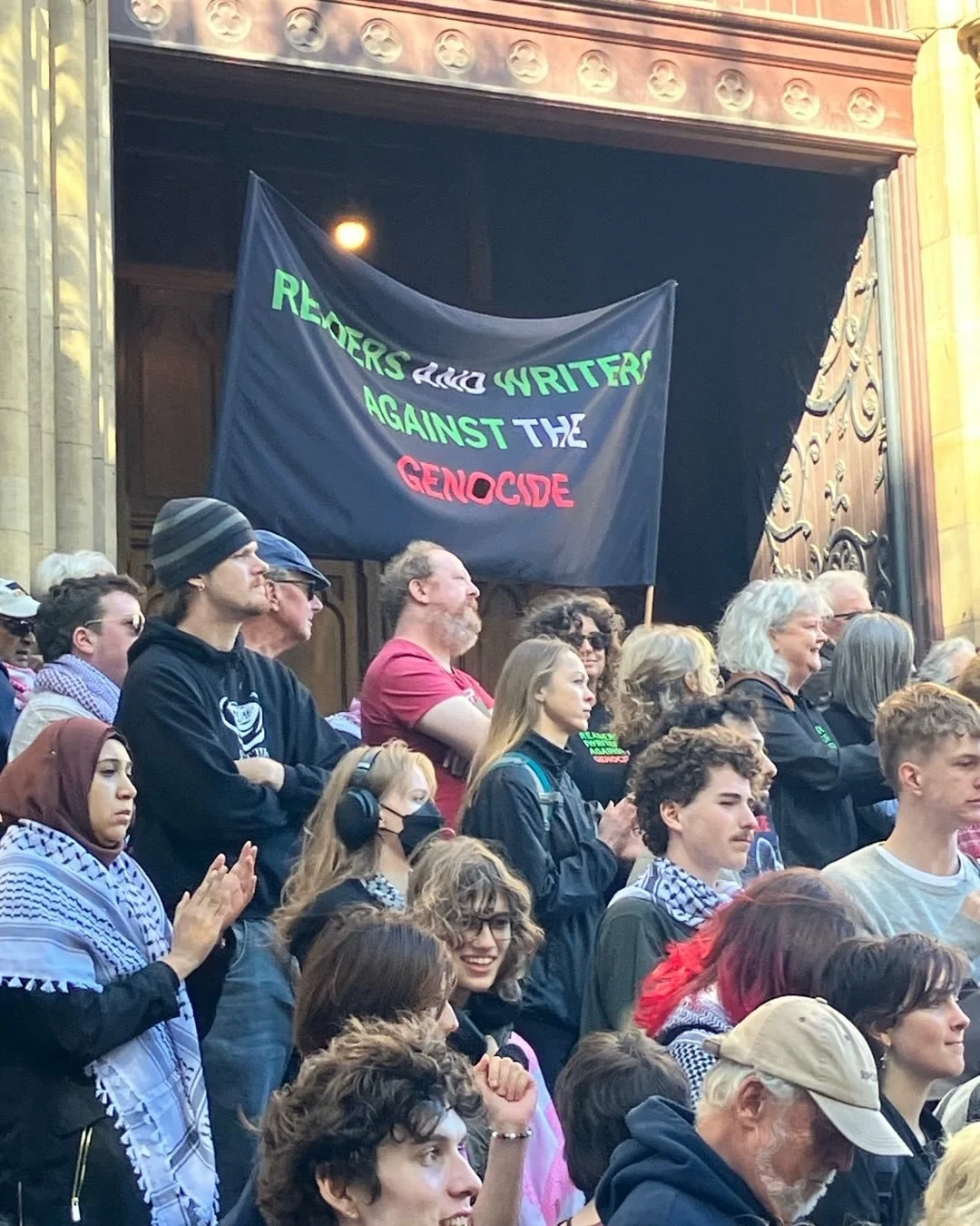 Awesome turn out, Melbourne!
#fromtherivertothesea
#readersandwritersagainstthegenocide