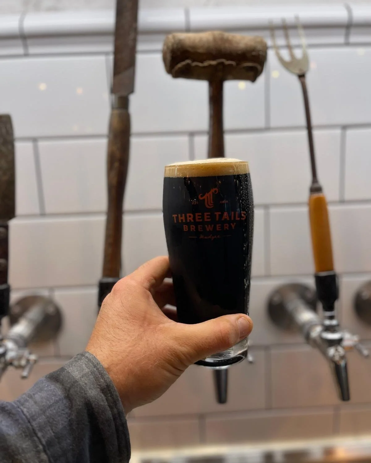 Make way for the Dark Prince - our latest brooding stout 😉 With bold coffee notes, chocolate aroma & big malt energy, this Irish-inspired stout makes for easy drinking 🍺 Grab a pint & kick back in the brewery, or pair it with live music fro