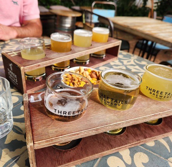 Good times start right here, with not one but four choices of beer with your tasting paddle - the indecisive drinker&rsquo;s best friend 😉🍻
 
📷 @ighowell68.ih