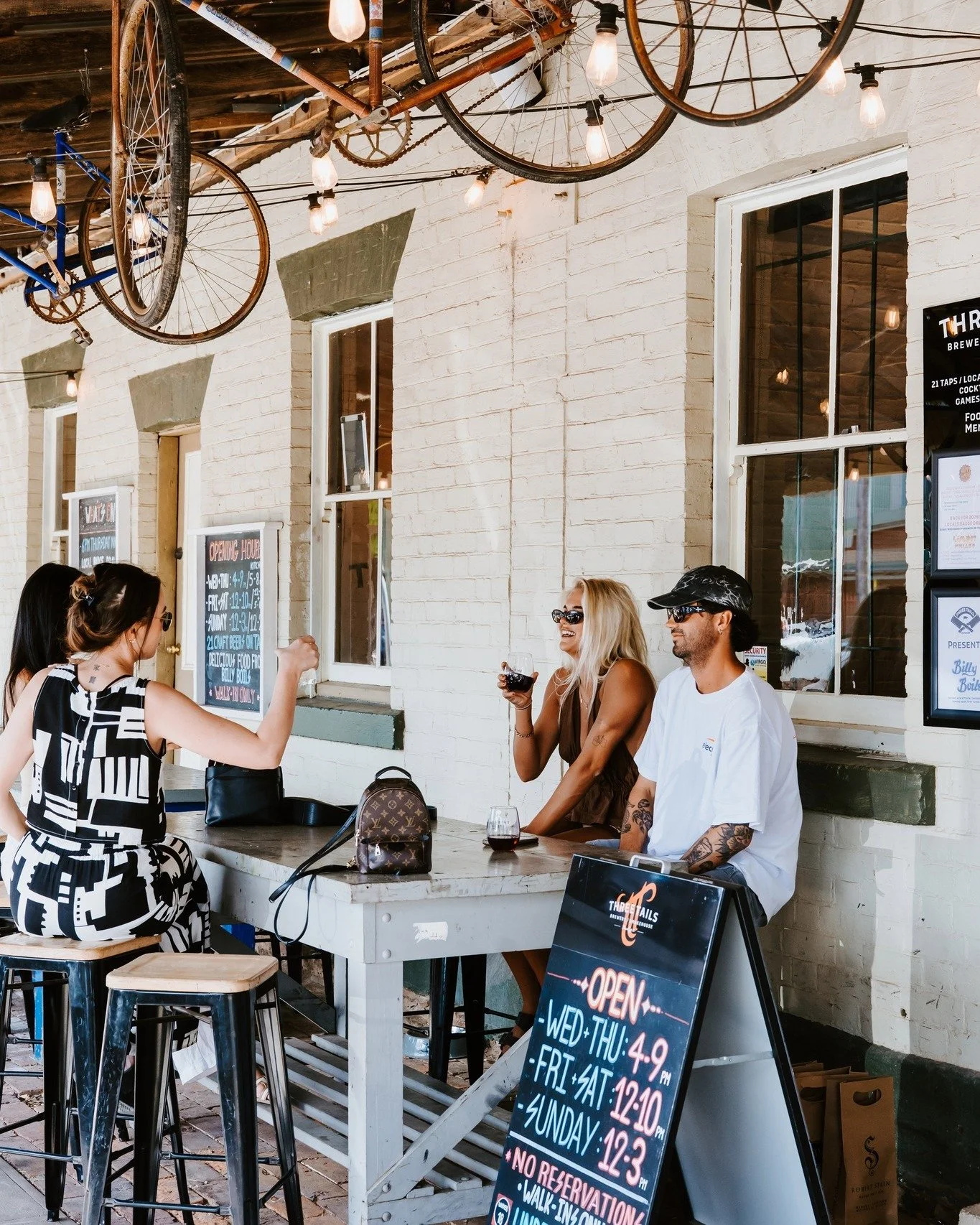 Have a cheeky bev before the footy kicks off 👌 Beer, wine, cocktails or spirits - we&rsquo;ve got your drink of choice waiting at the bar 😉 From here, it&rsquo;s just a short stroll or shuttle bus to the game at Glen Willow stadium 👍🏈